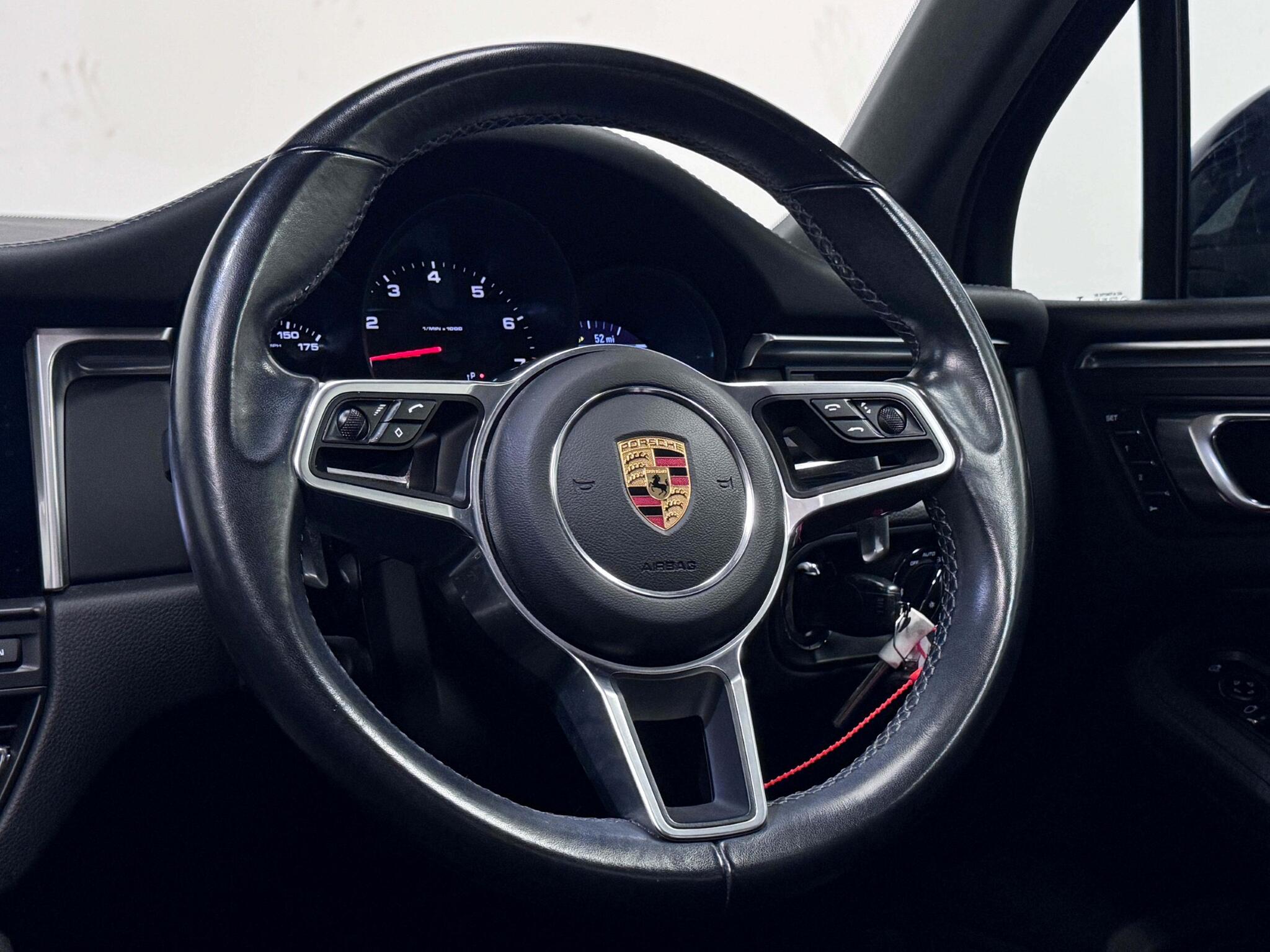 Porsche Macan view 13