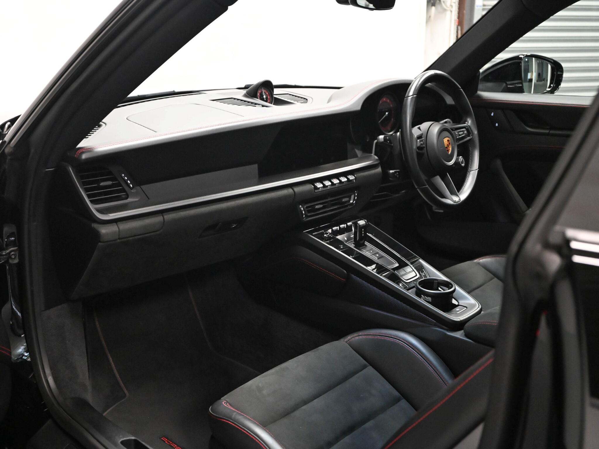 Porsche 911 view 39