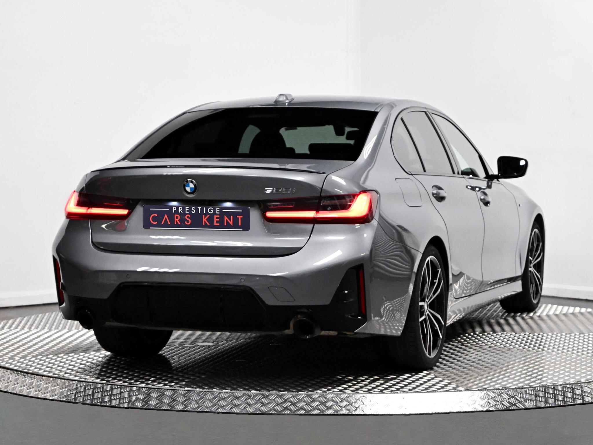 BMW 3 Series view 23
