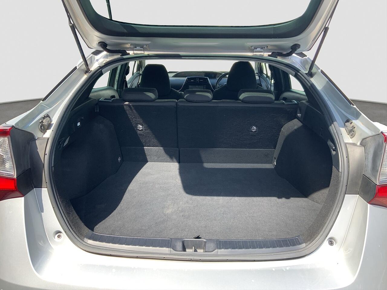 Toyota Prius view 18