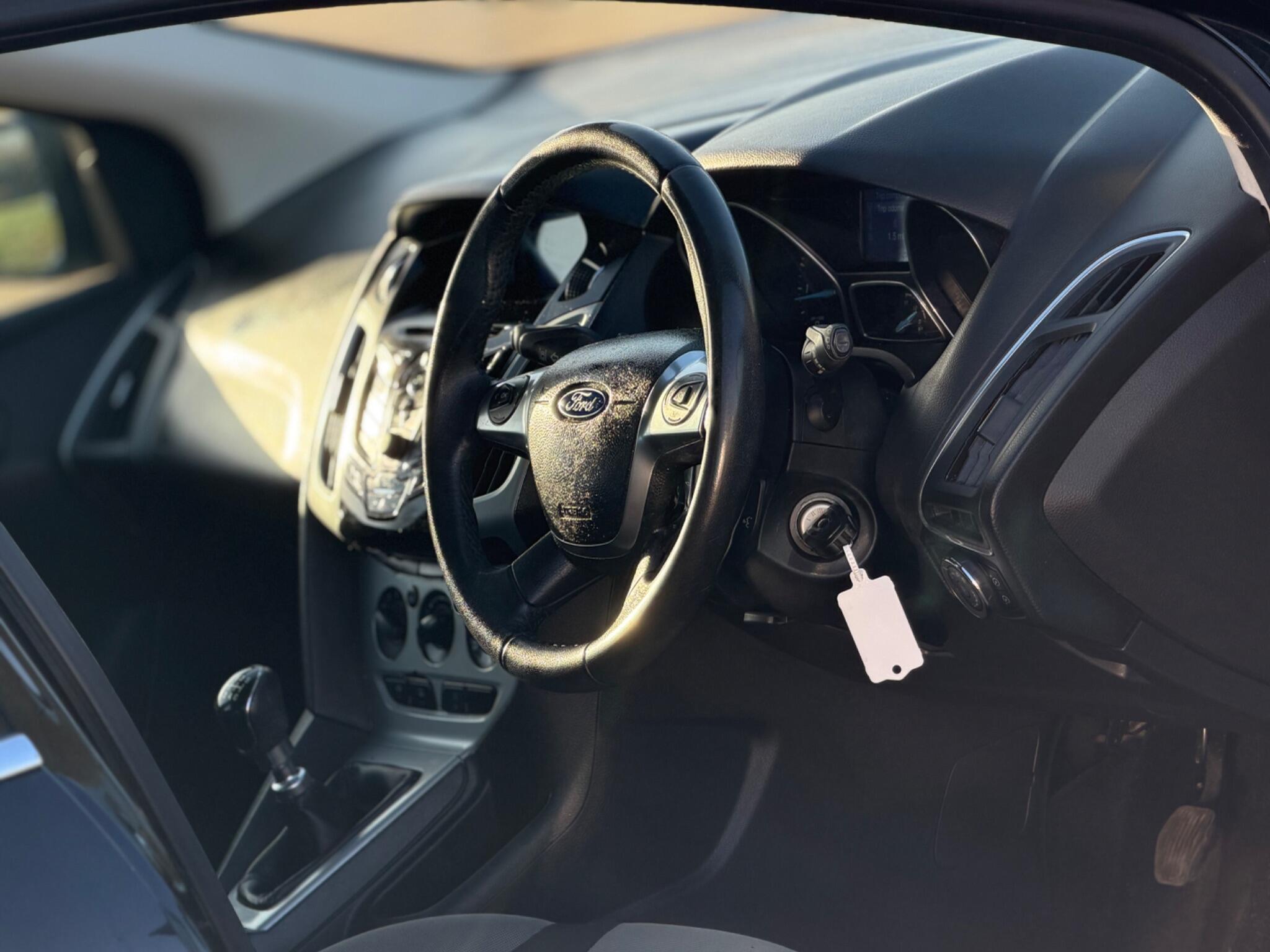 2012 Ford Focus 1.6 TDCi Zetec Euro 5 (s/s) 5dr image 20