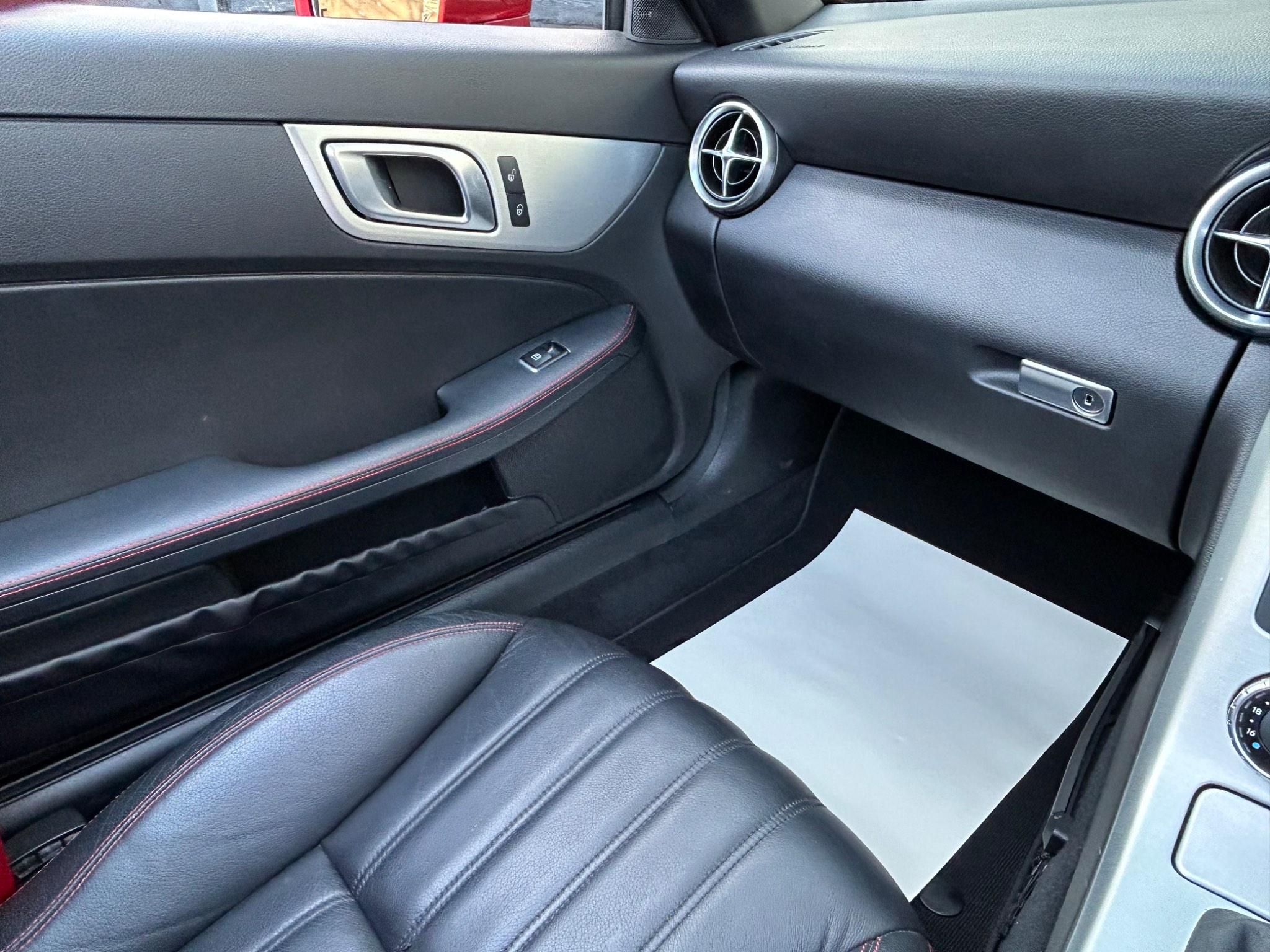 Mercedes-Benz SLK view 10