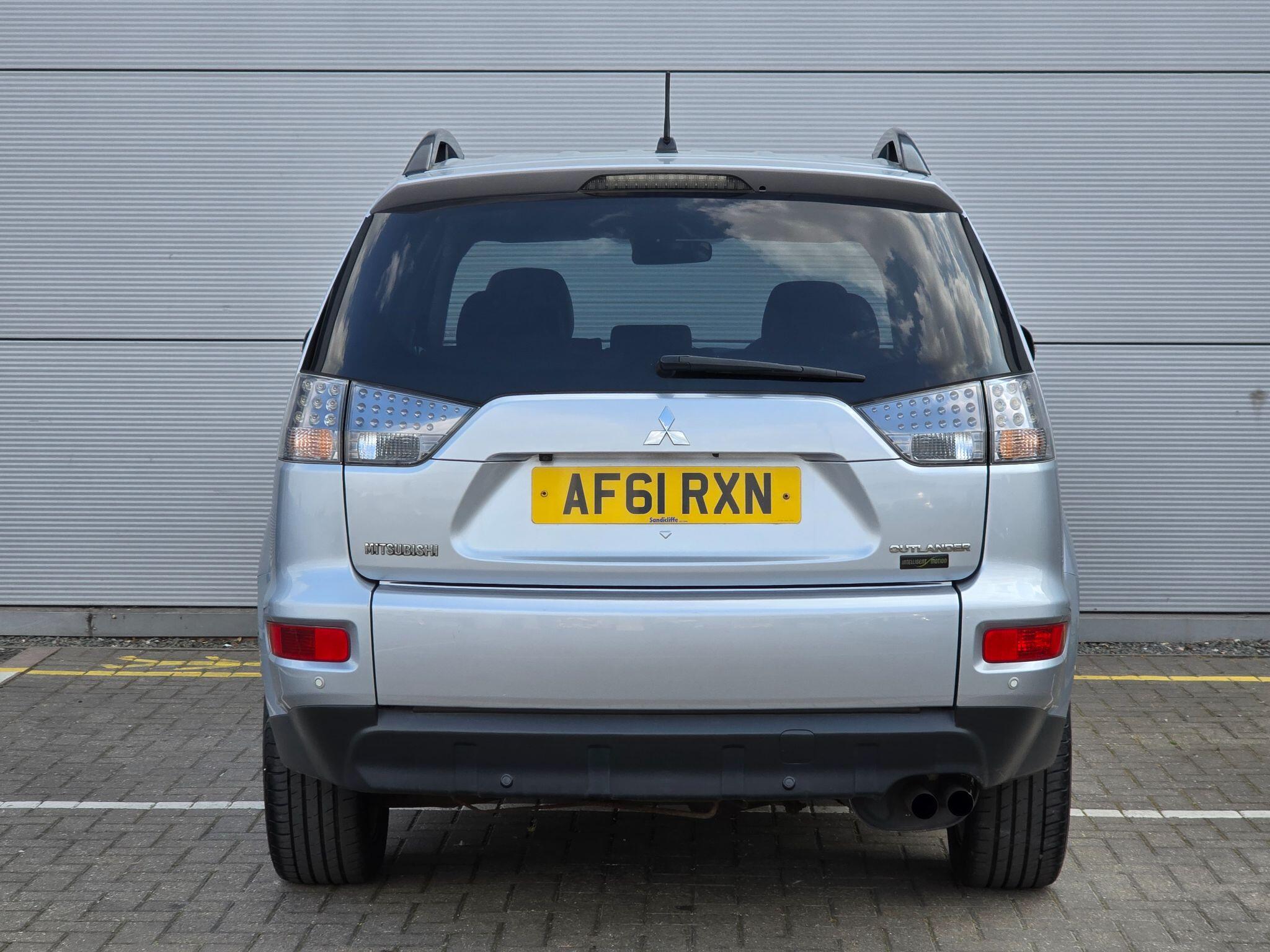 Mitsubishi Outlander view 6