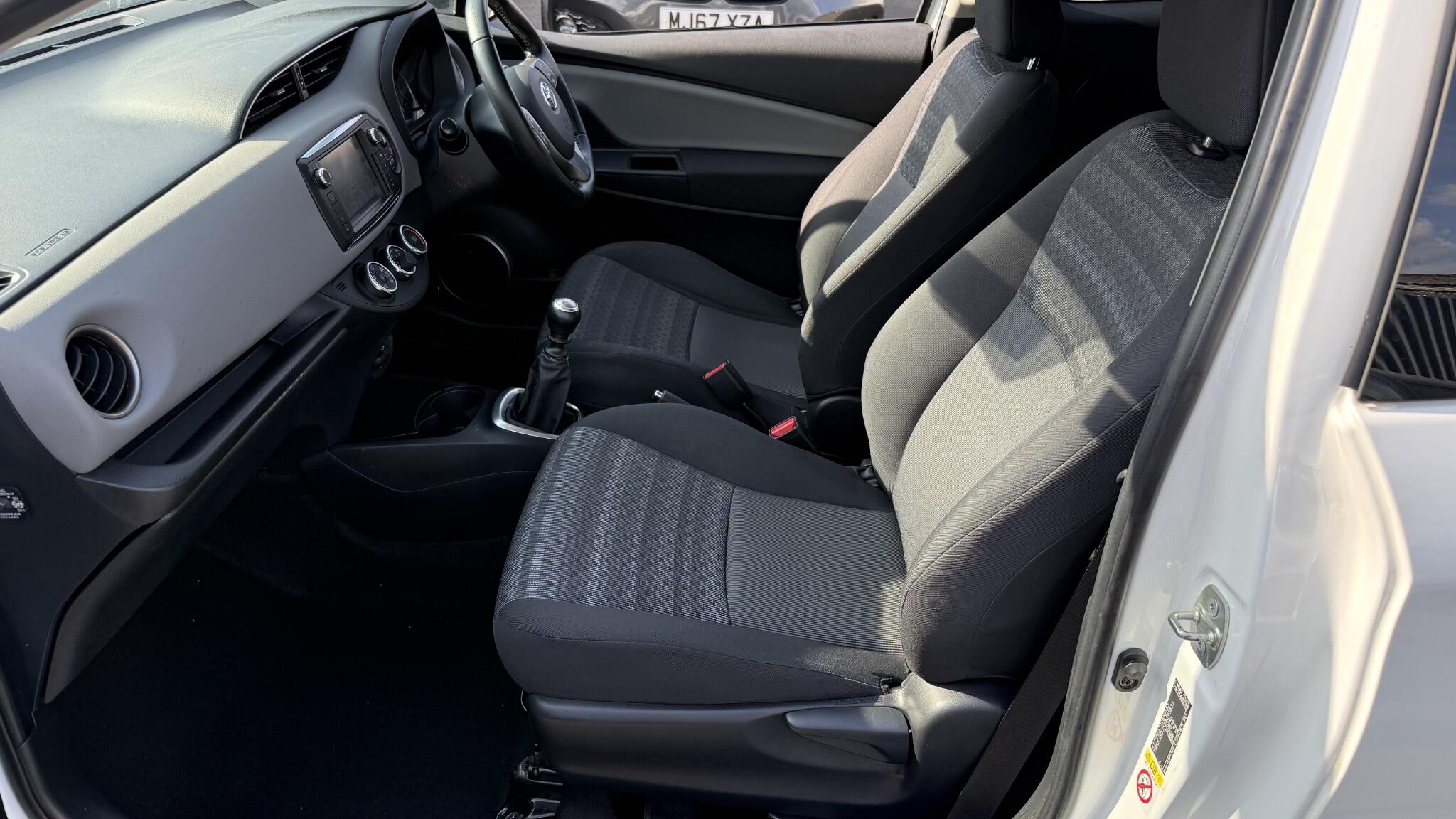 Toyota Yaris view 34