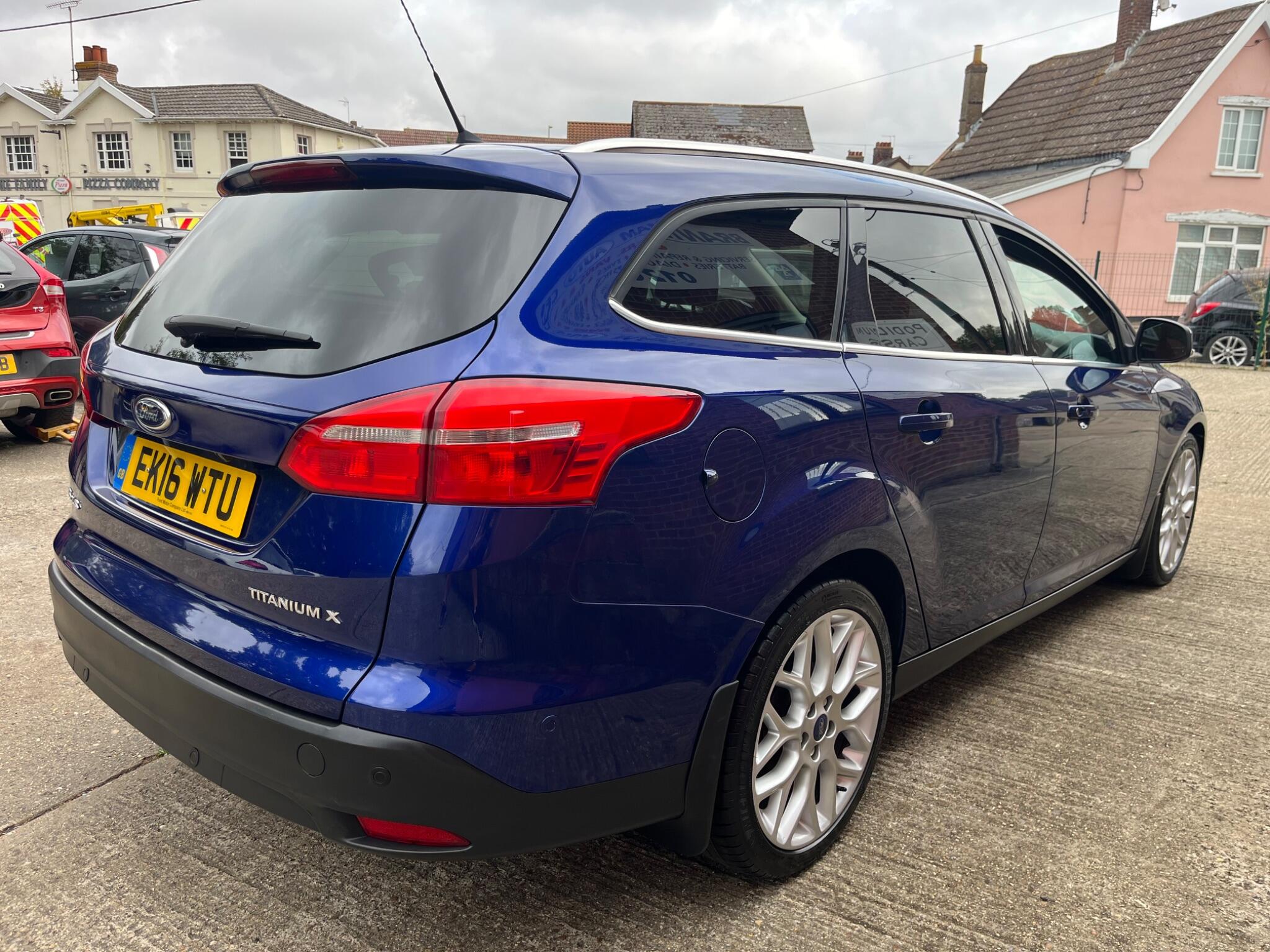 Ford Focus view 84