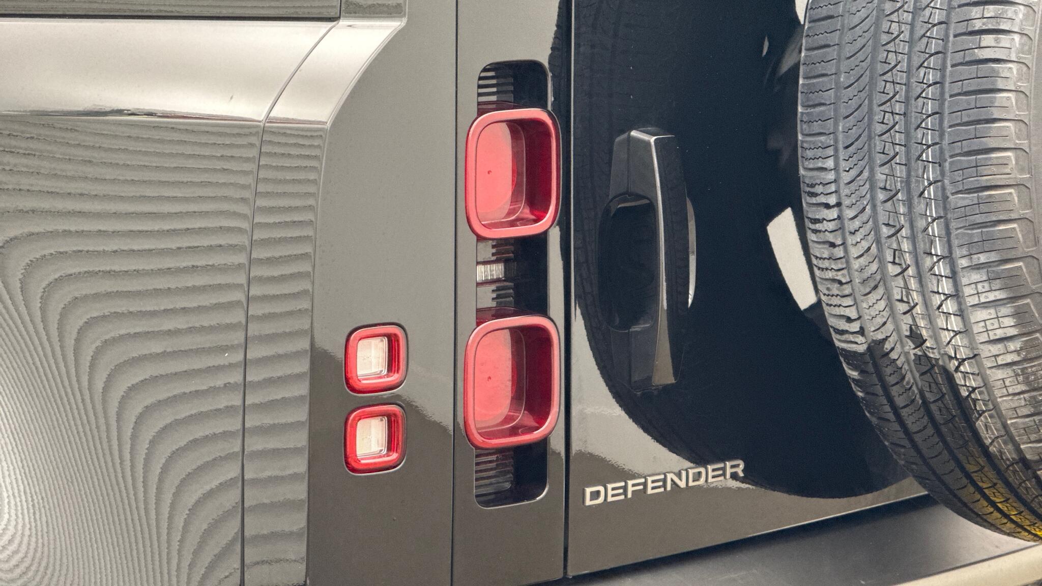 Land Rover Defender view 19