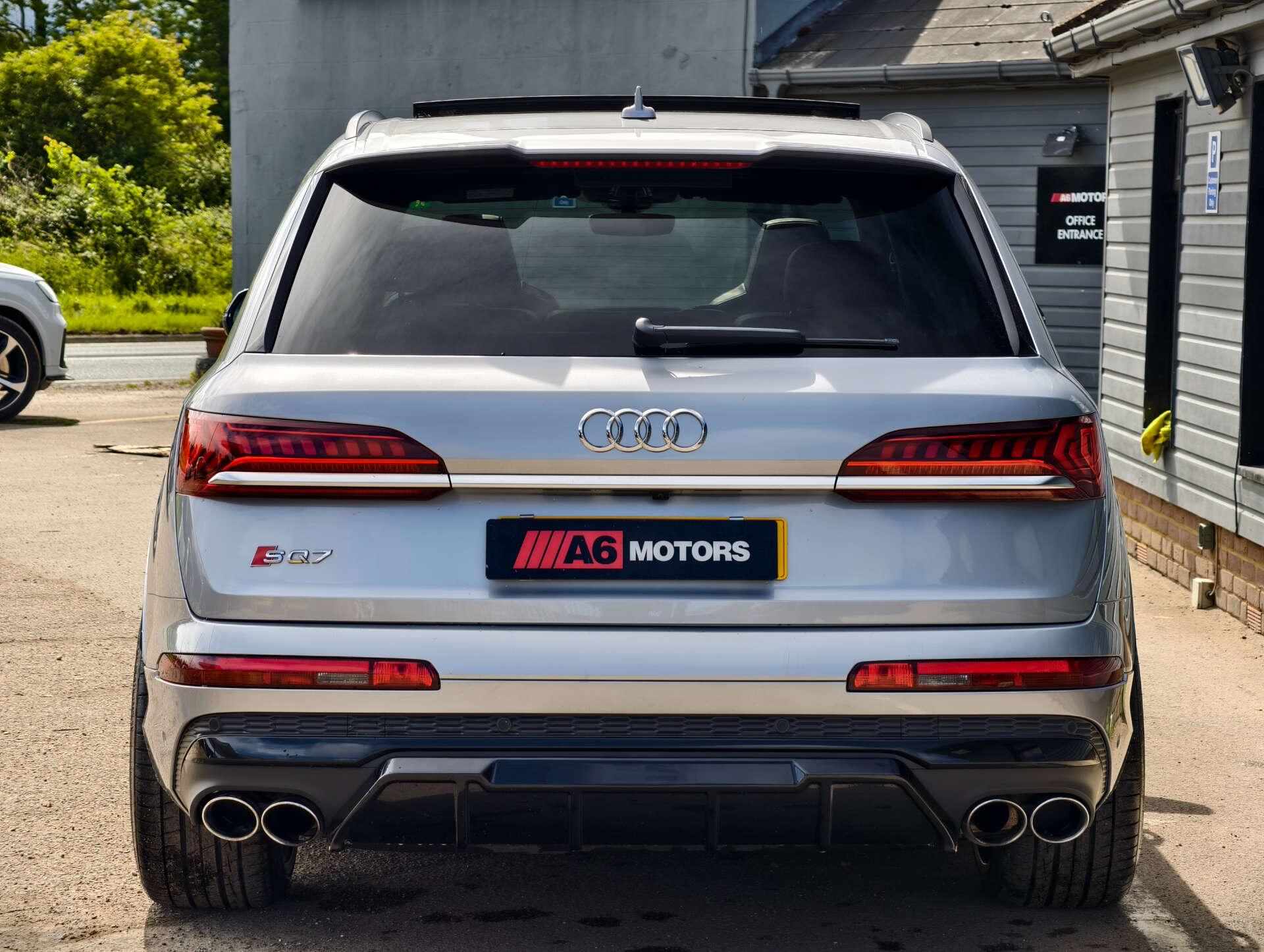Audi SQ7 view 18