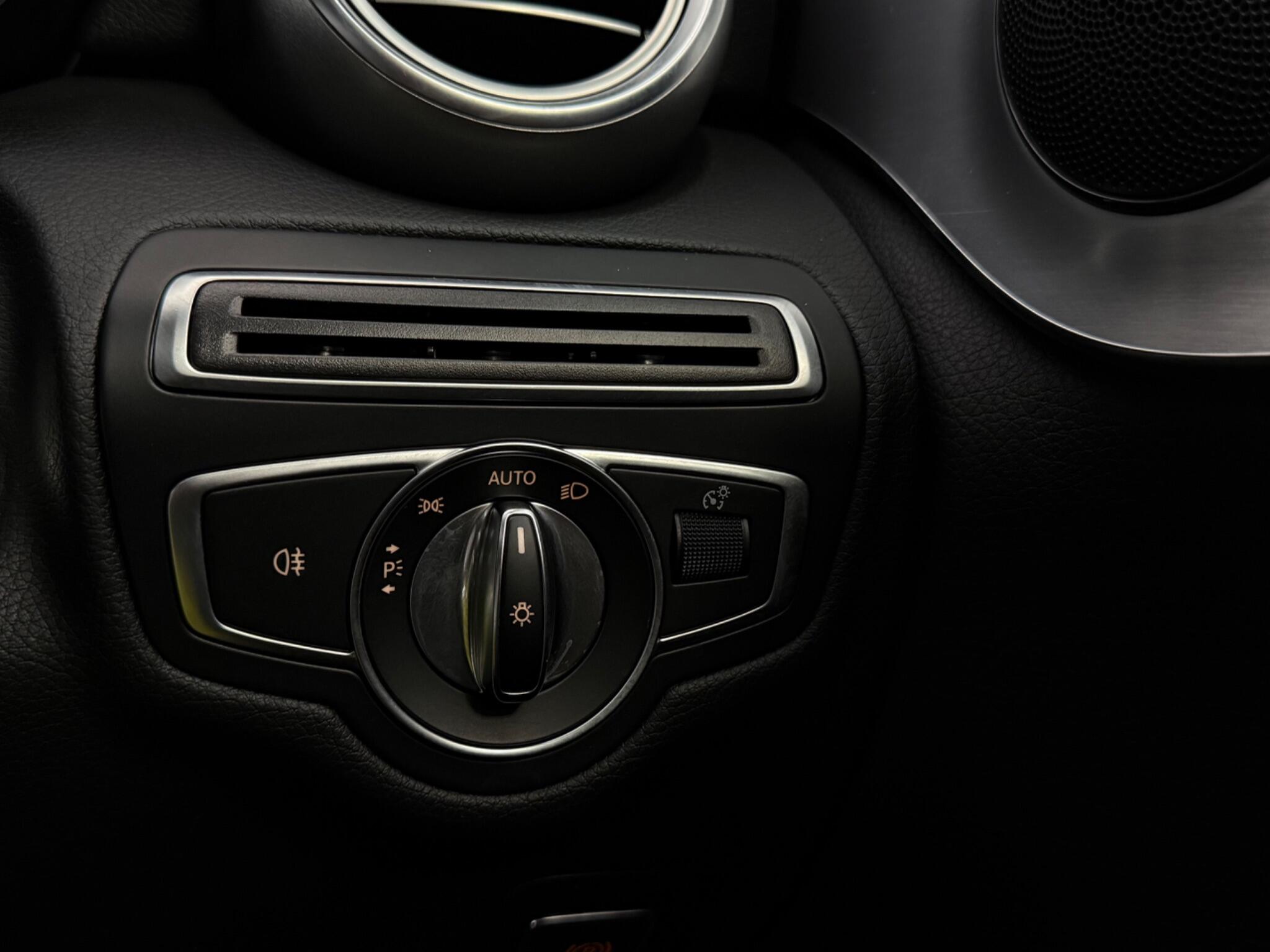 Mercedes-Benz C-Class view 17