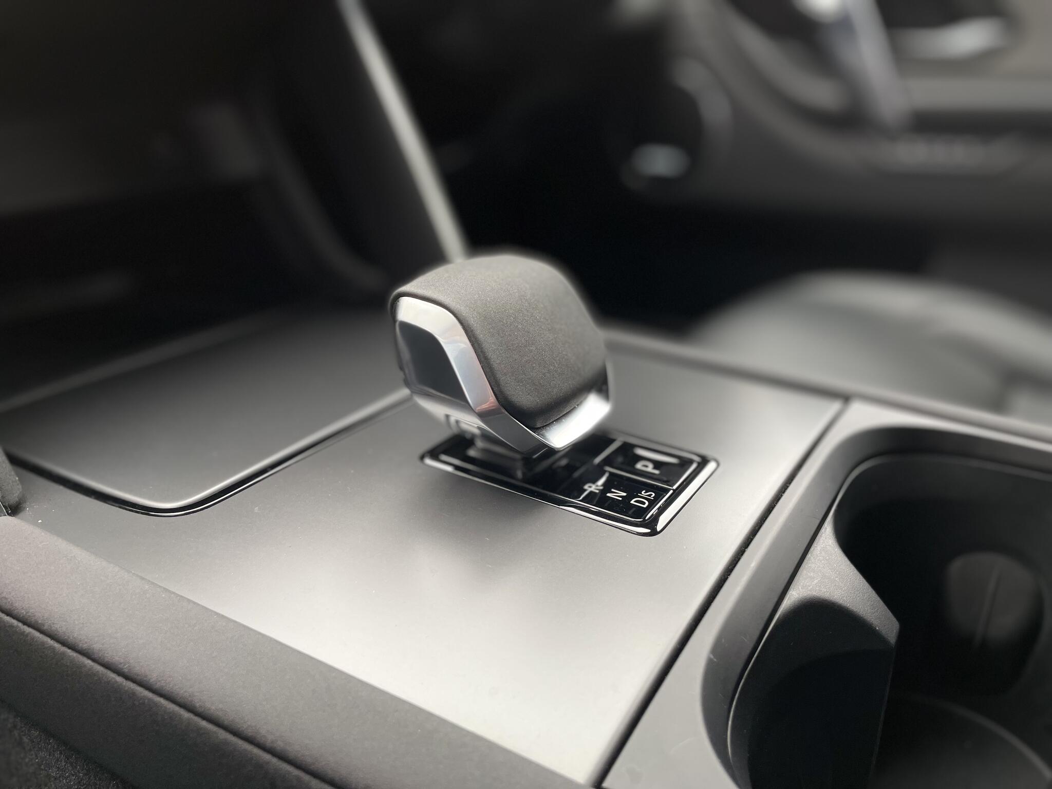 Land Rover Discovery Sport view 63