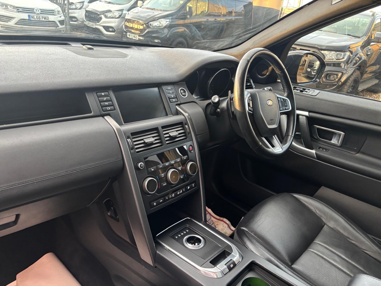 Land Rover Discovery Sport view 12