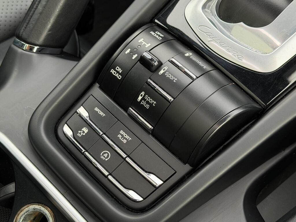 Porsche Cayenne view 43