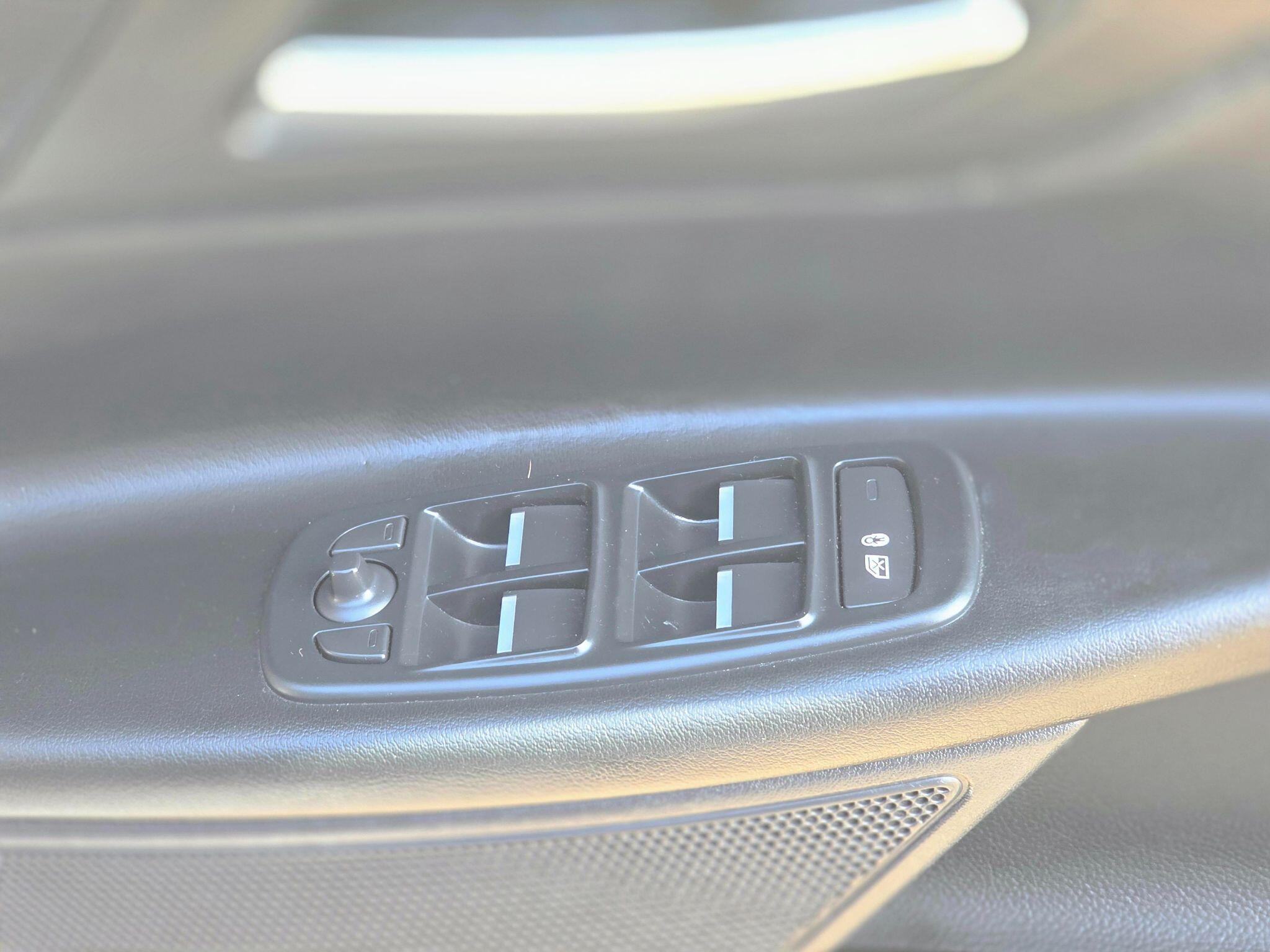 Jaguar Xe view 36