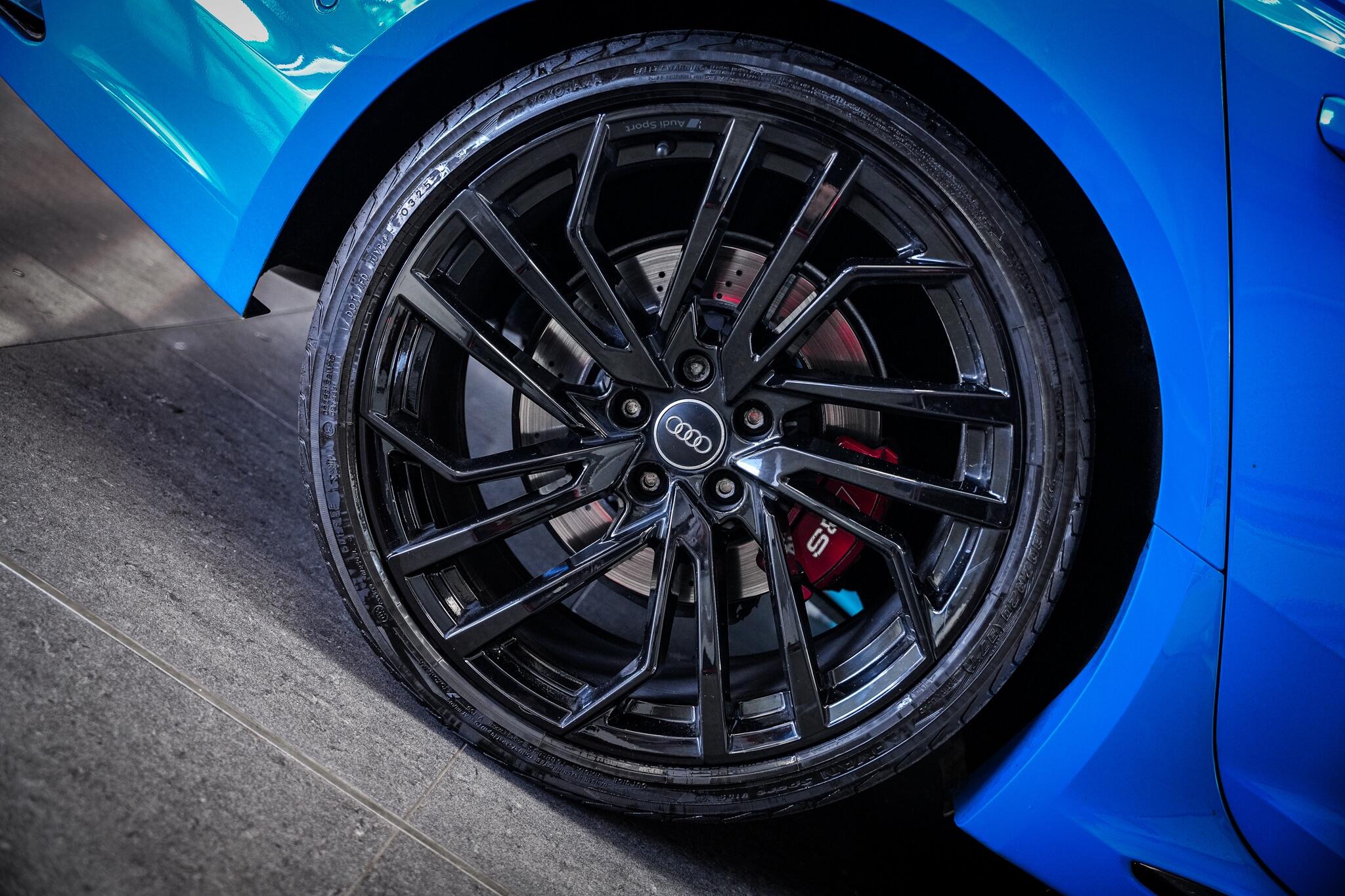 Audi RS4 view 29
