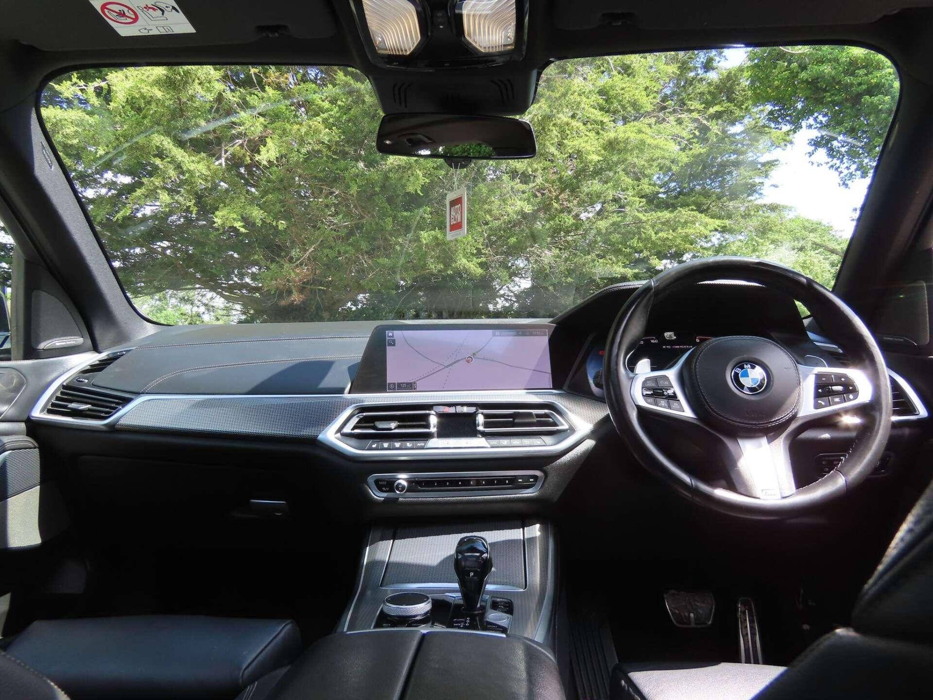 BMW X5 view 8