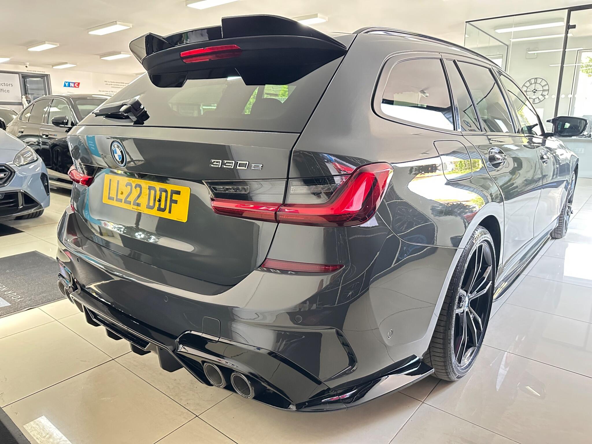 BMW 3 Series view 3
