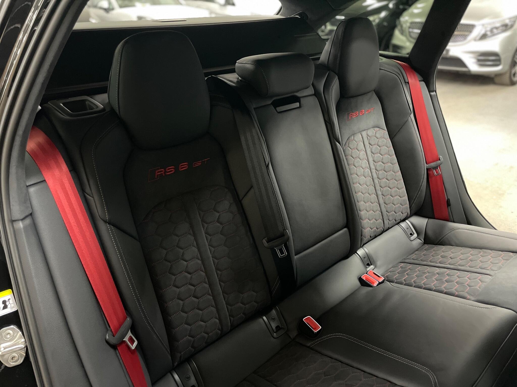 Audi RS6 view 22