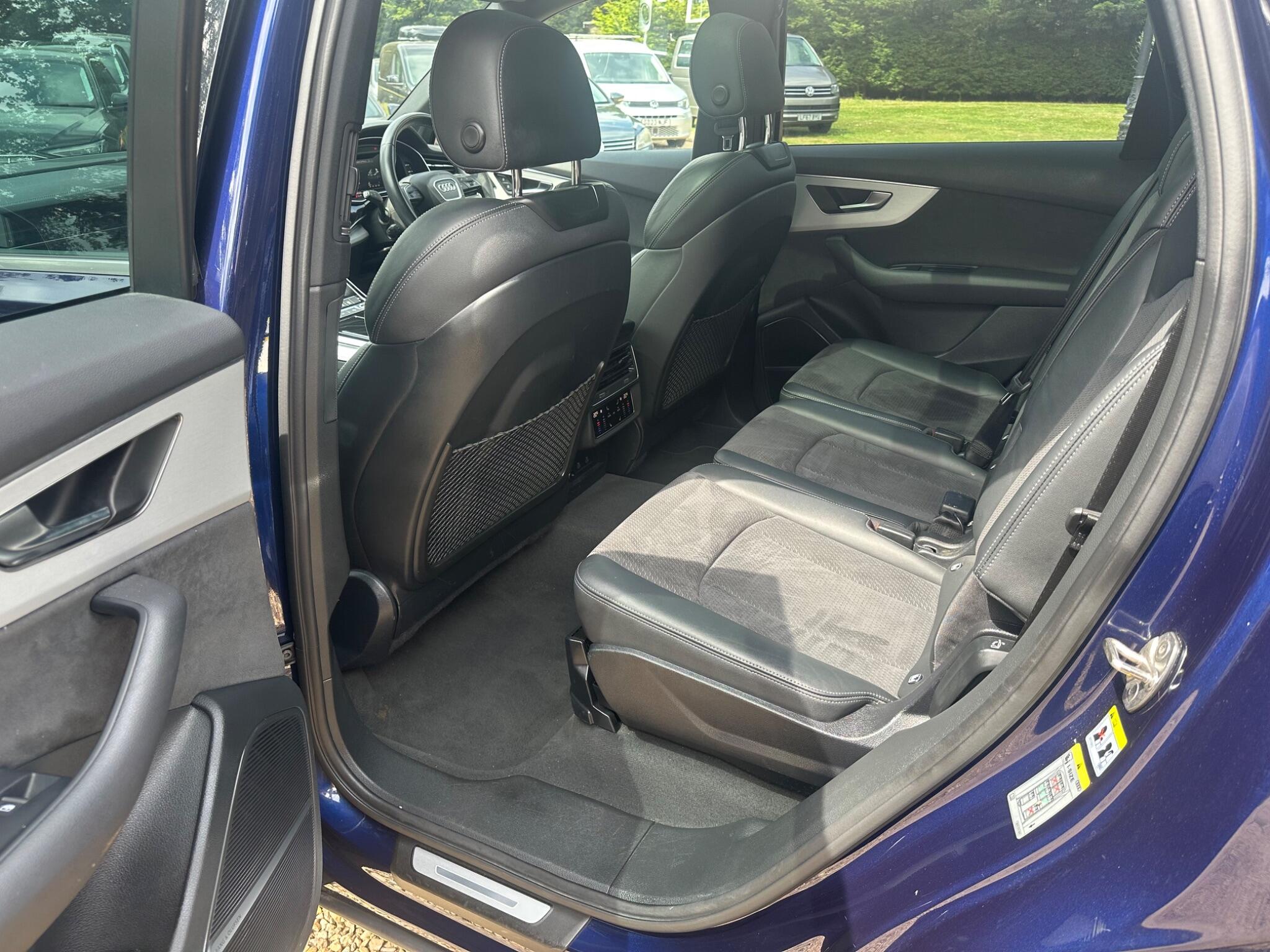 Audi Q7 view 35