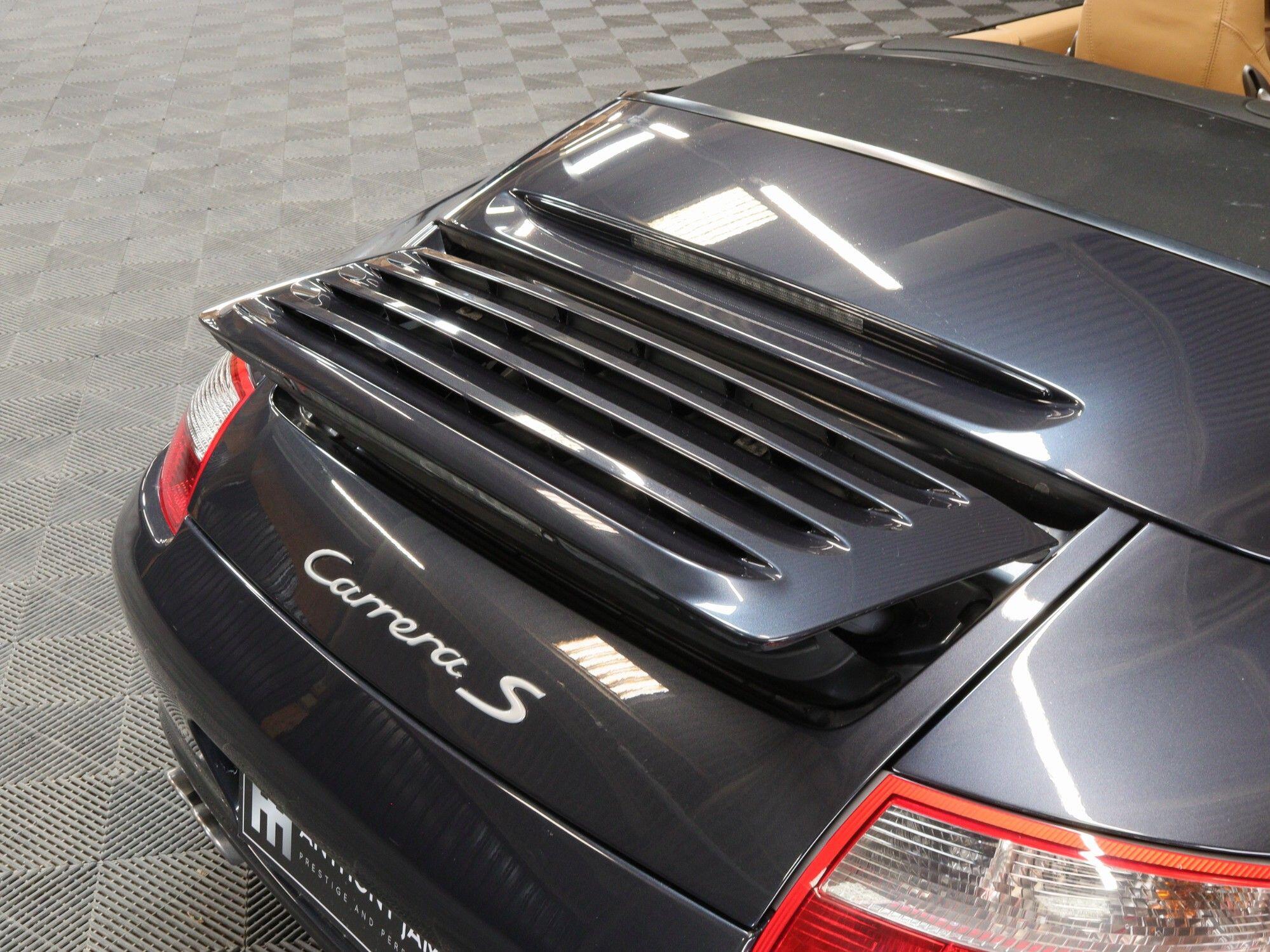 Porsche 911 view 21