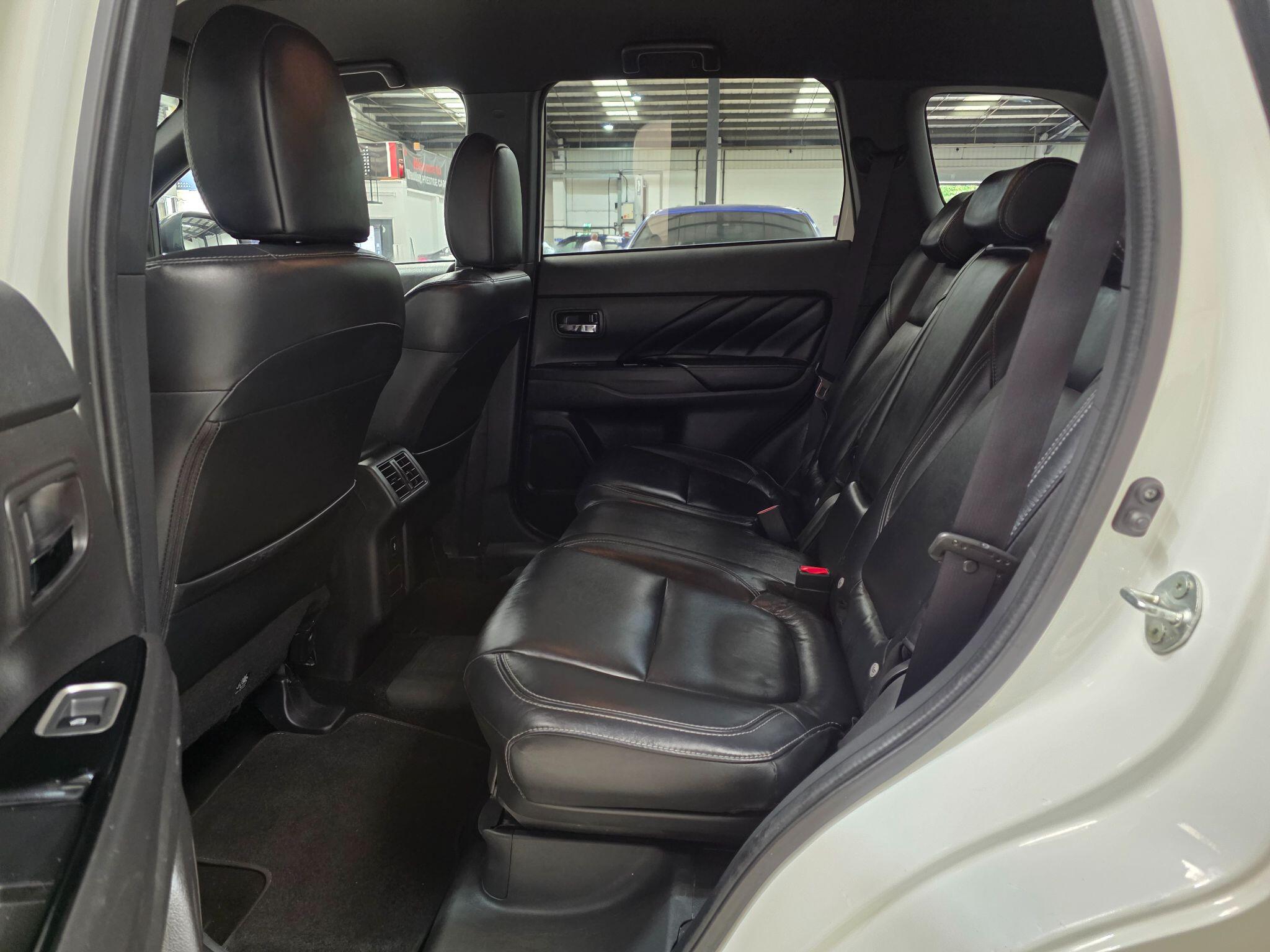 Mitsubishi Outlander view 23