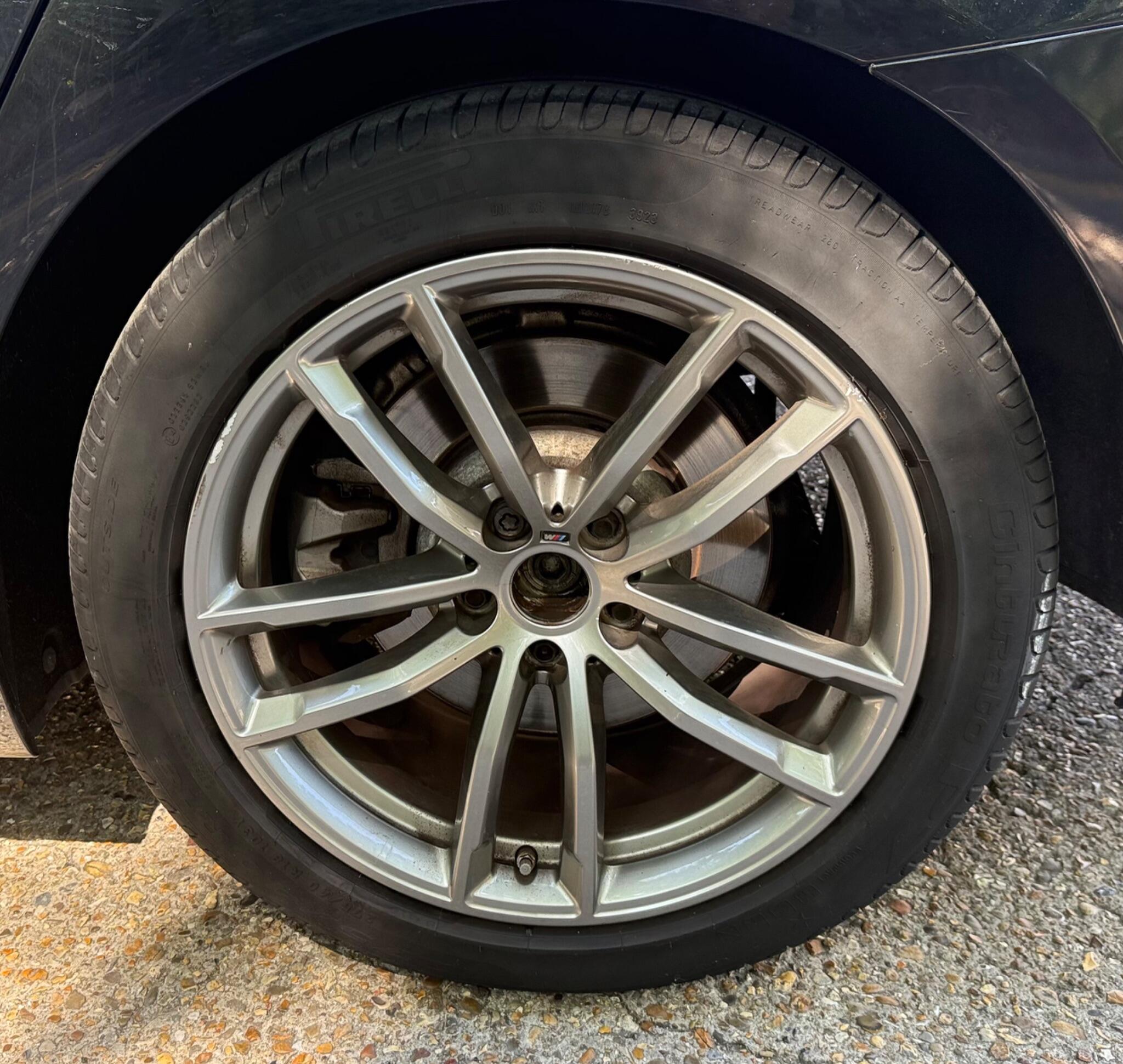 BMW 5 Series view 24