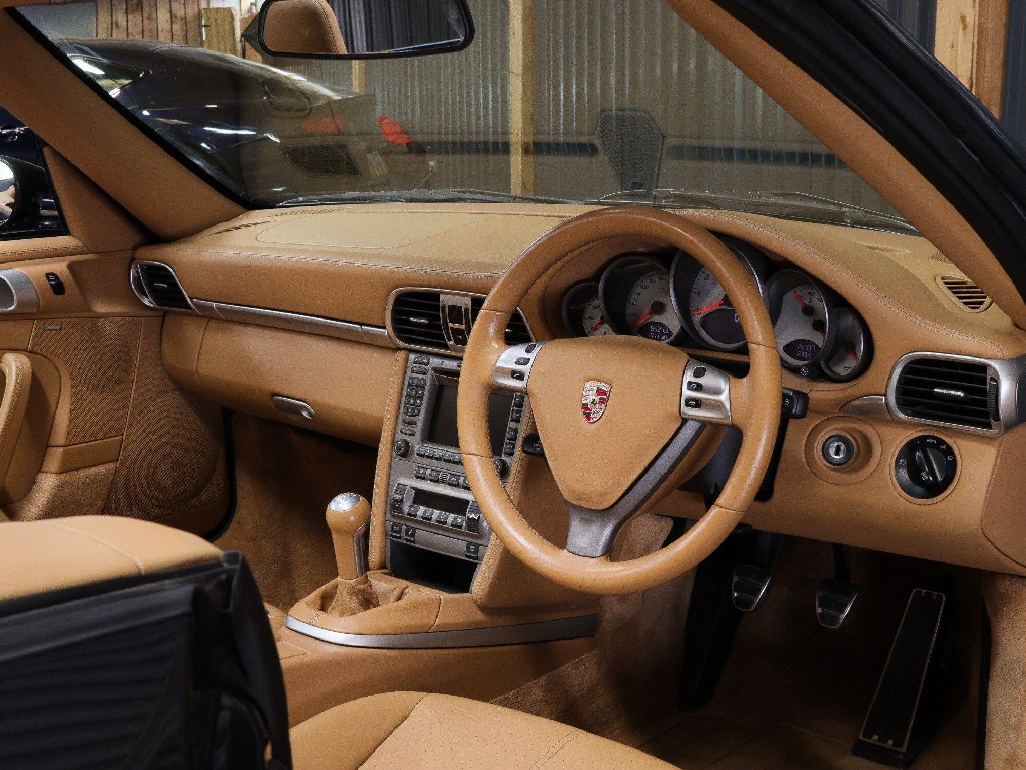 Porsche 911 view 3