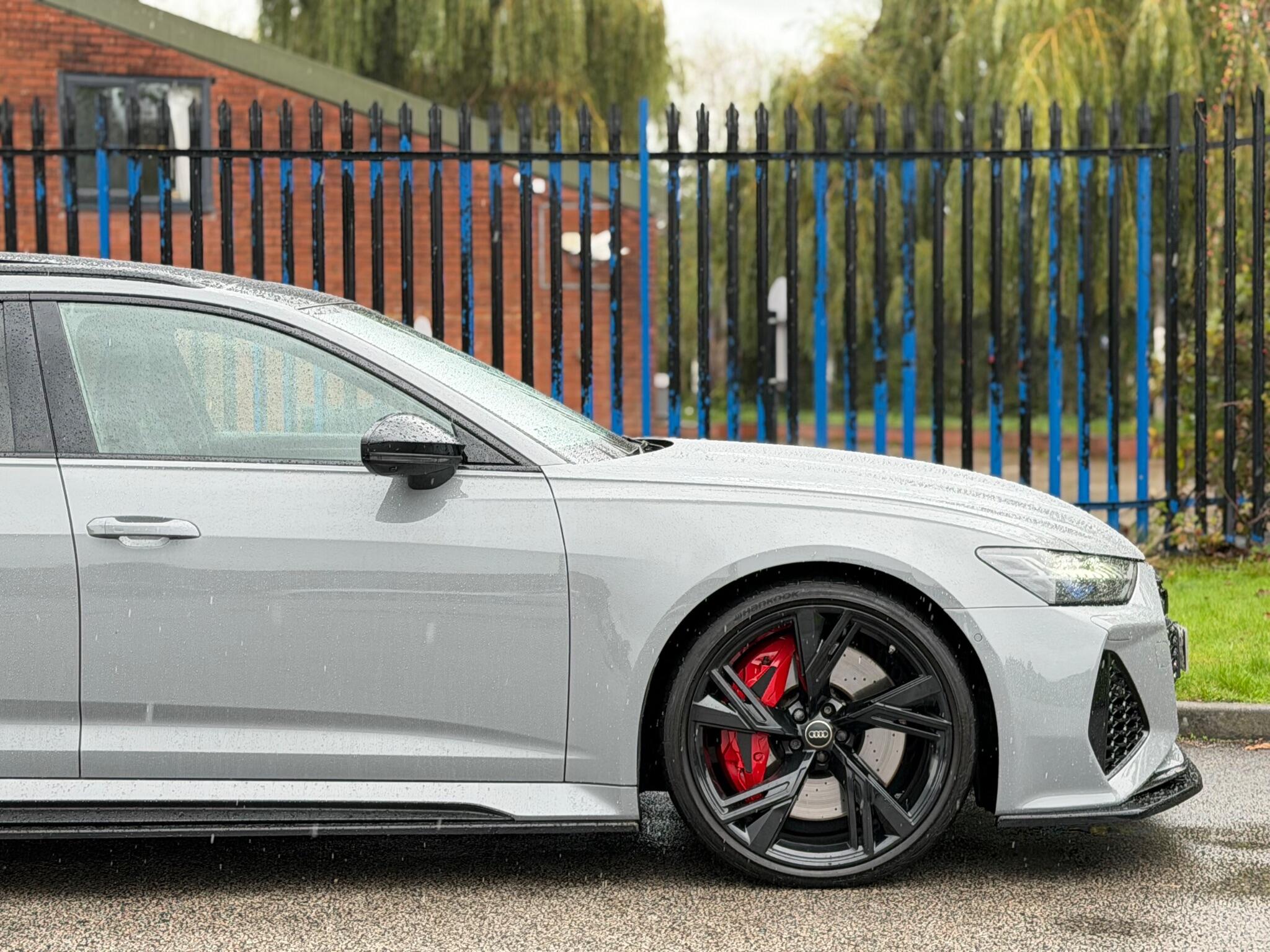 Audi RS6 view 30