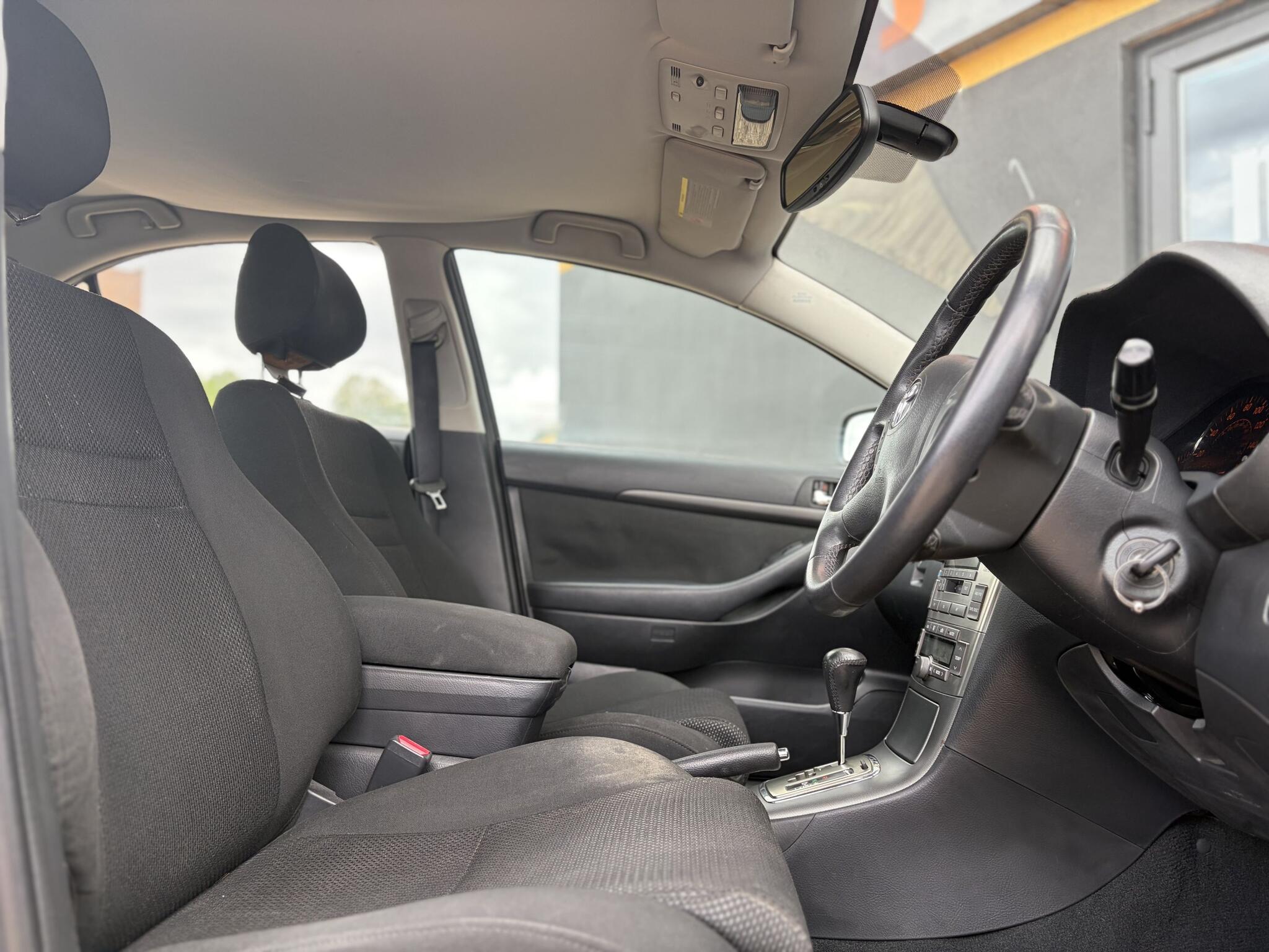 Toyota Avensis view 10