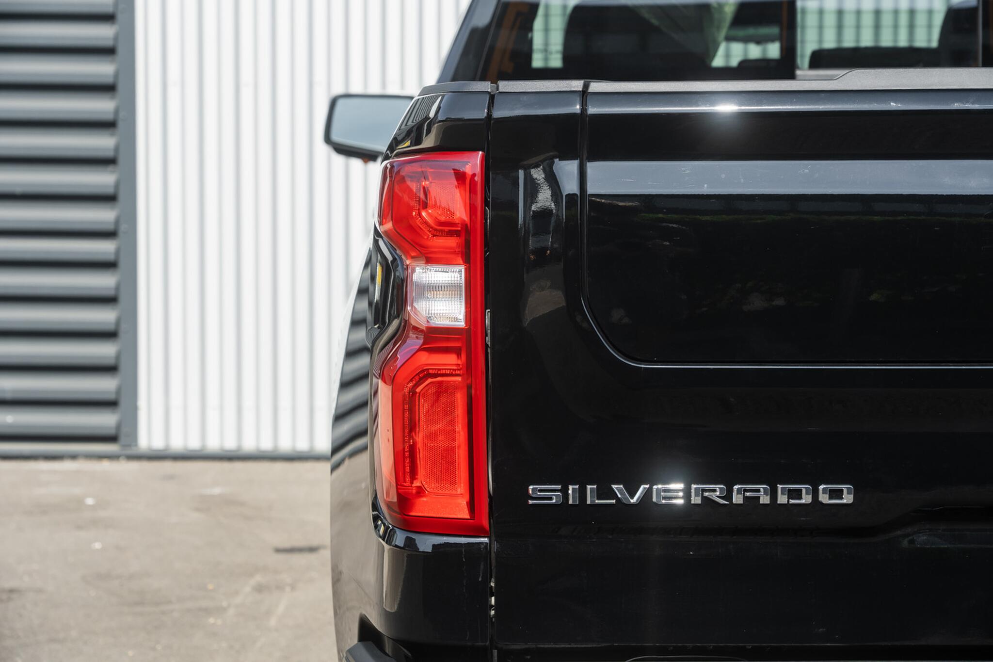 Chevrolet Silverado view 23