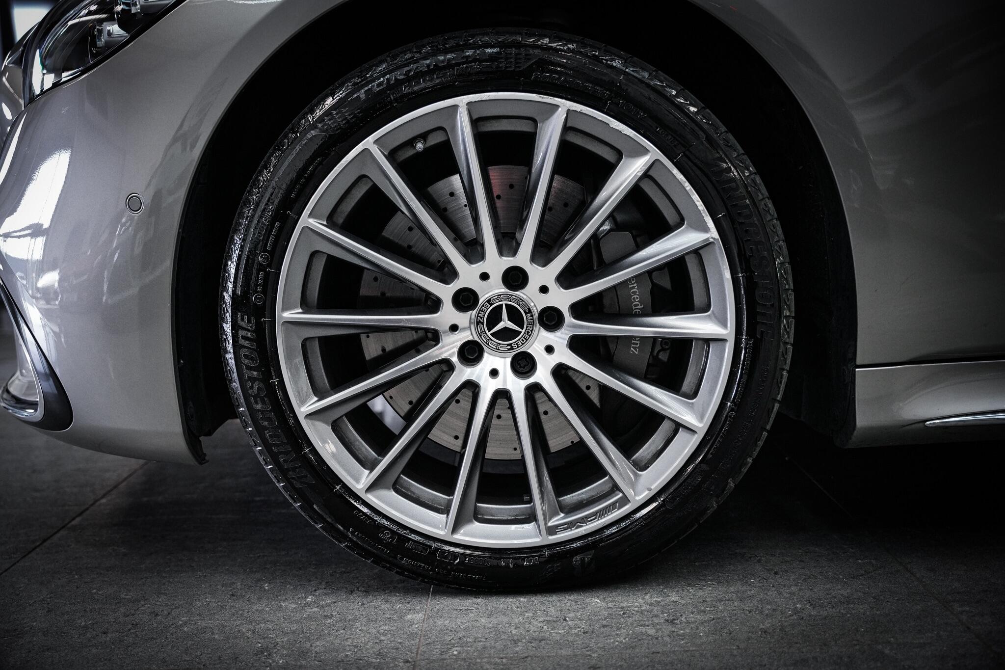 Mercedes-Benz S-Class view 29