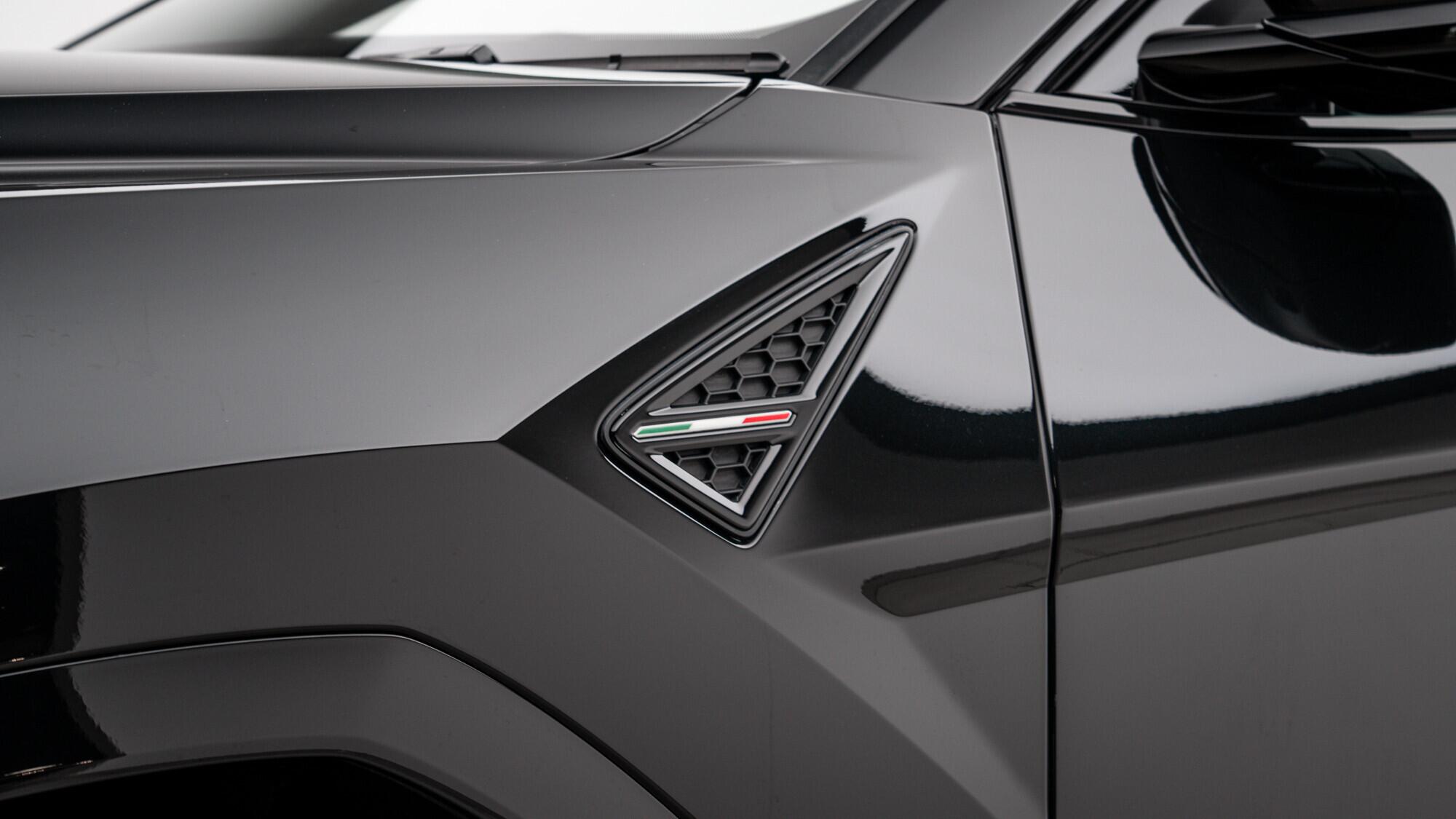 Lamborghini Urus view 11