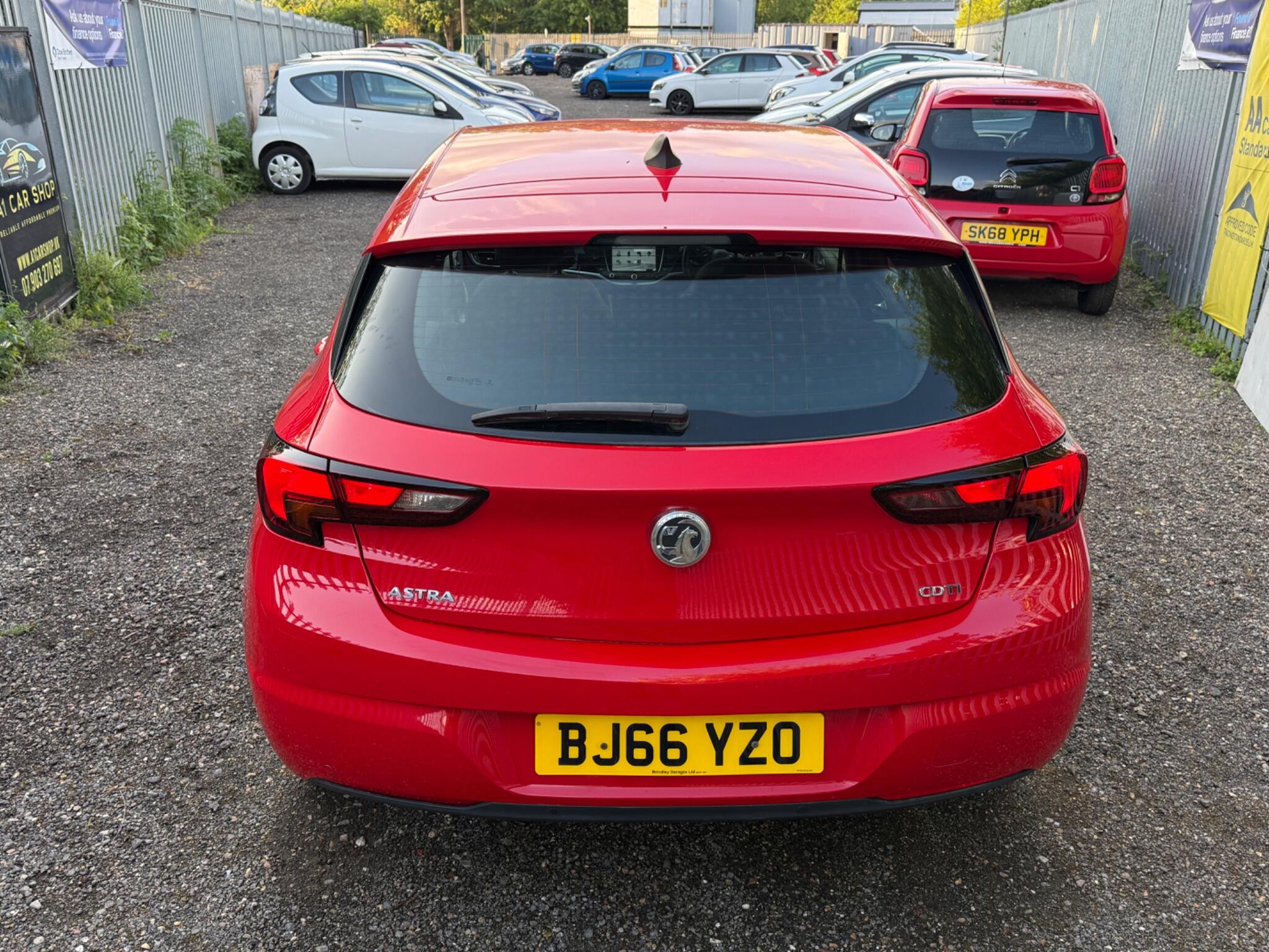 2017 Vauxhall Astra image 10
