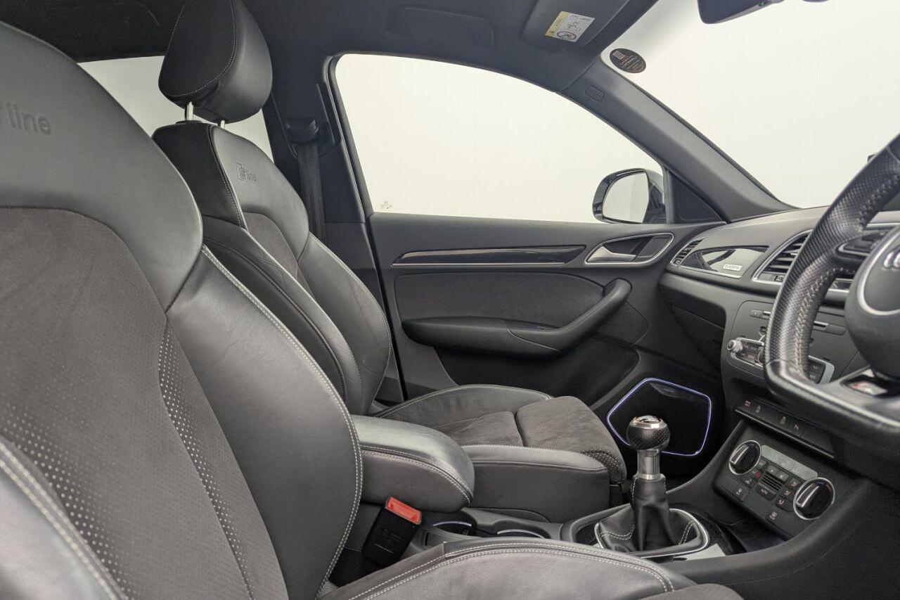 Audi Q3 view 3