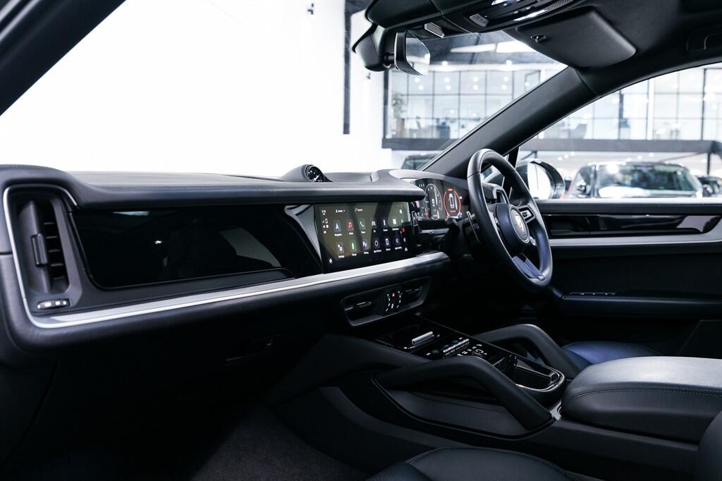 Porsche Cayenne view 16