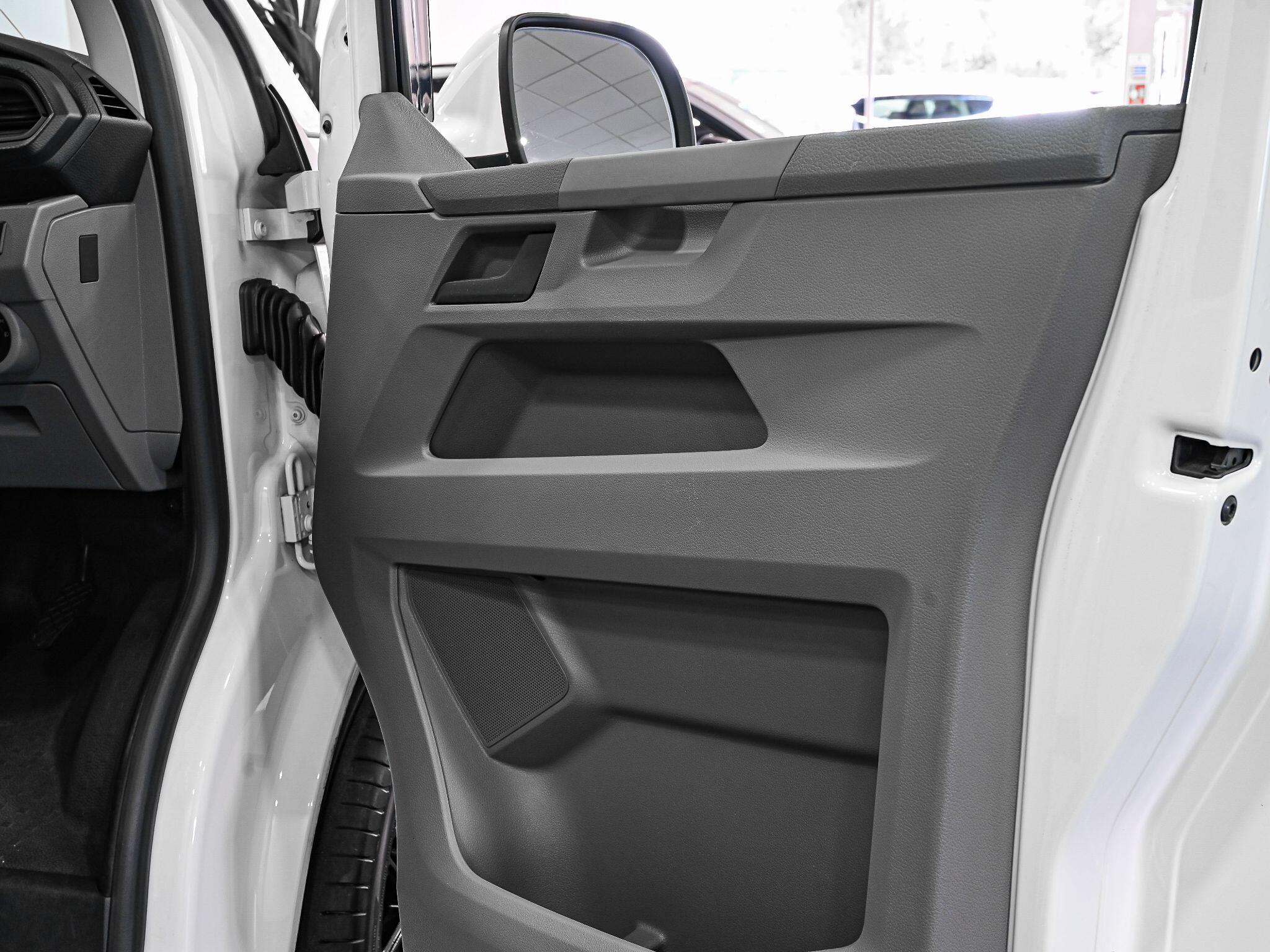 Volkswagen Transporter view 27