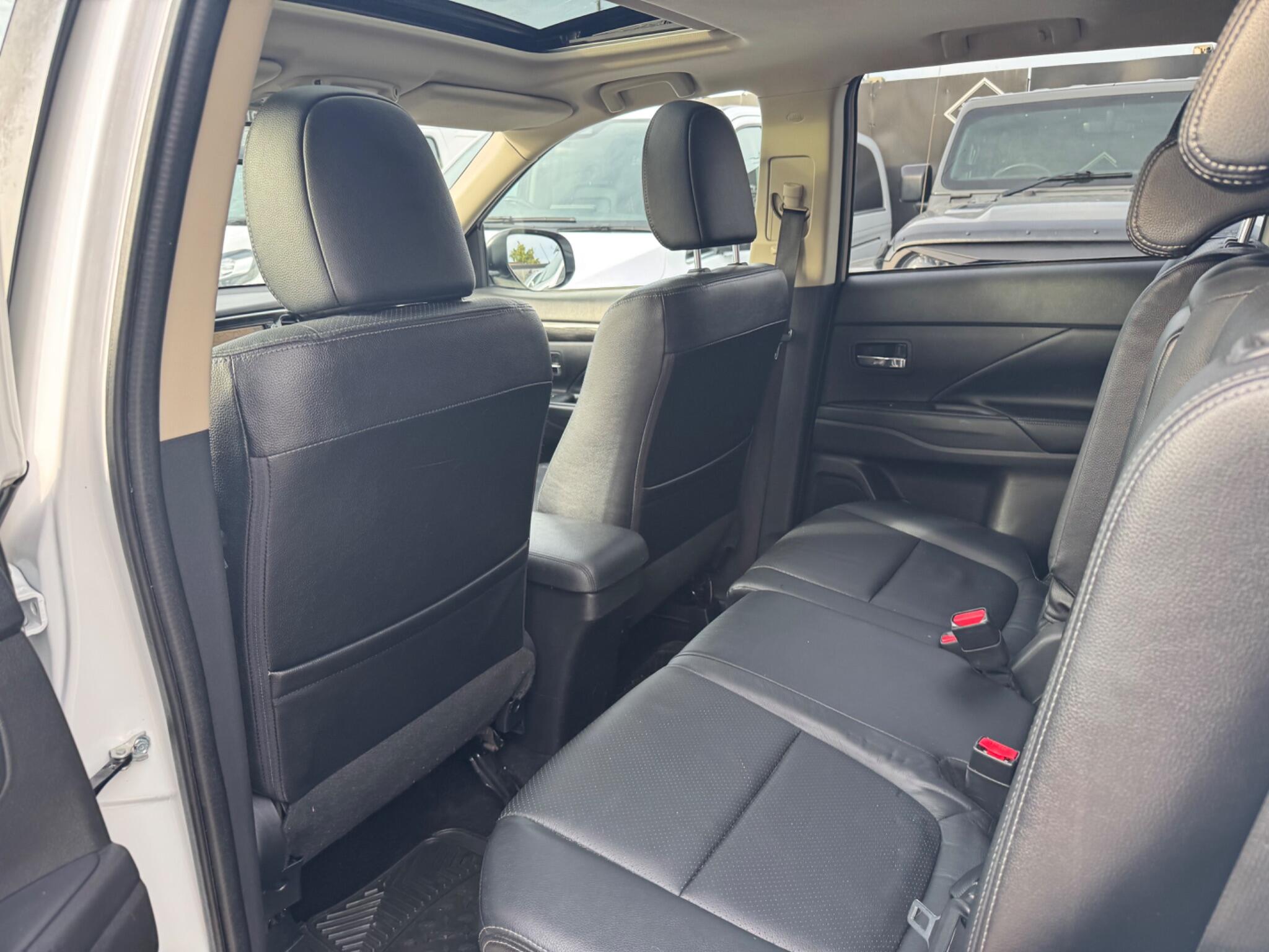 Mitsubishi Outlander view 21