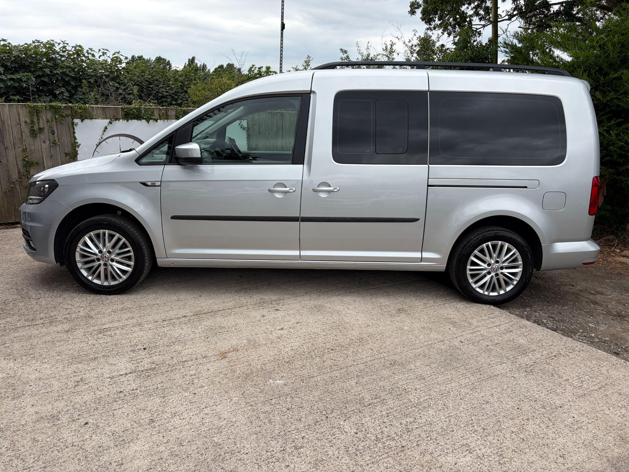 Volkswagen Caddy Maxi Life view 4
