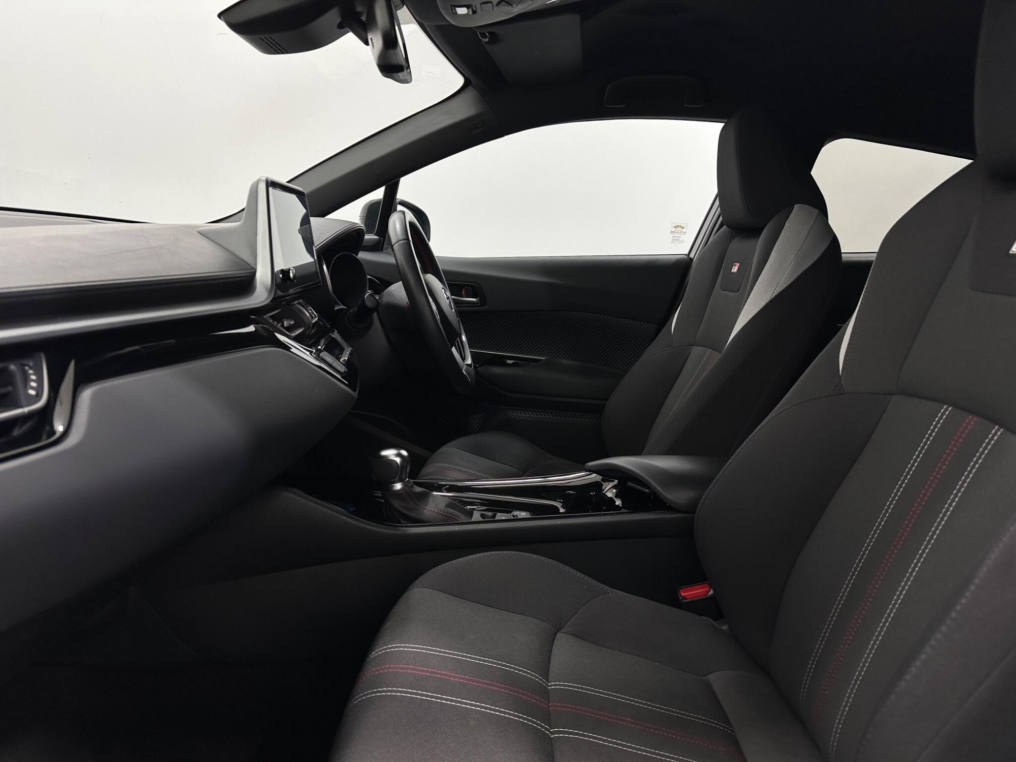 Toyota C-HR view 34