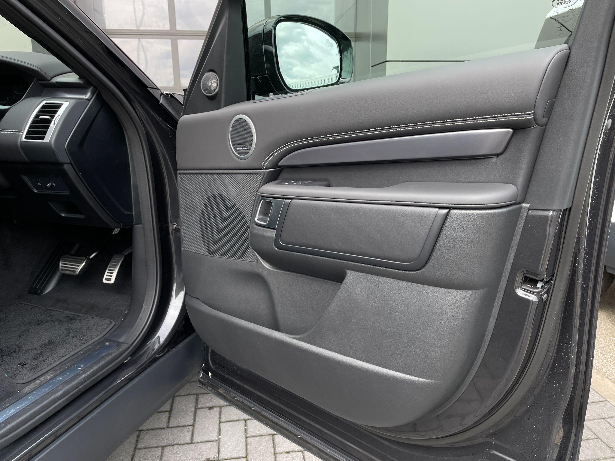 Land Rover Discovery view 22