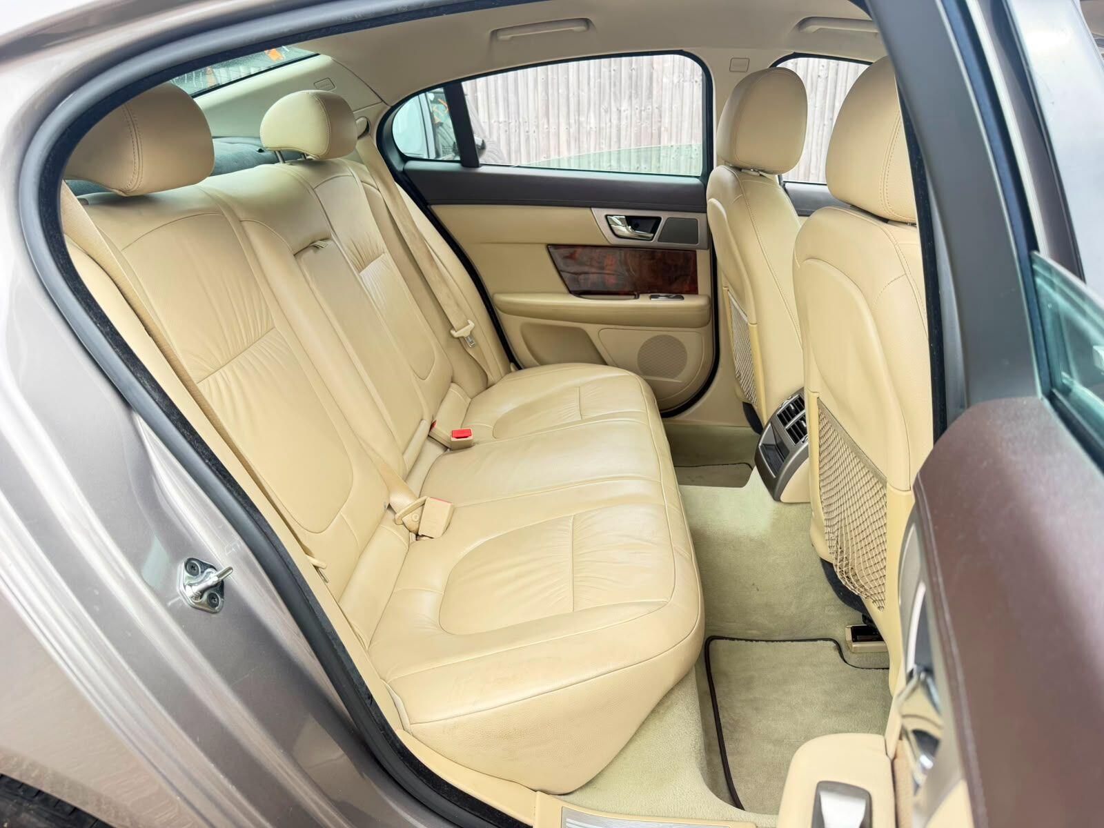 Jaguar XF view 9