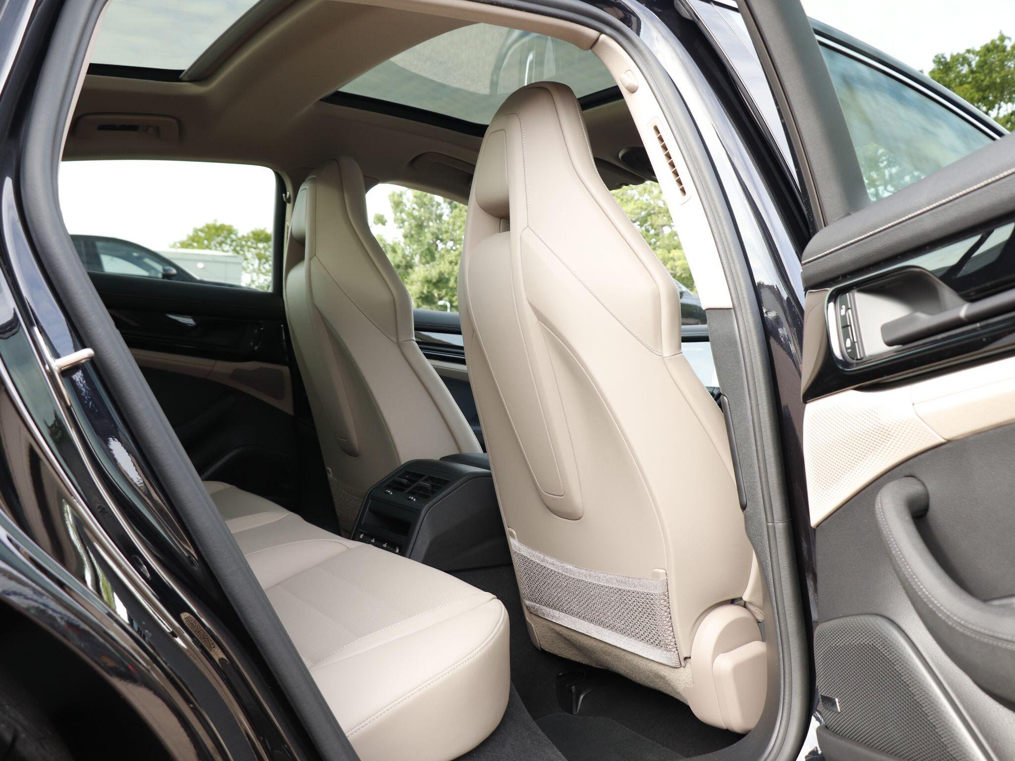 Porsche Panamera view 27