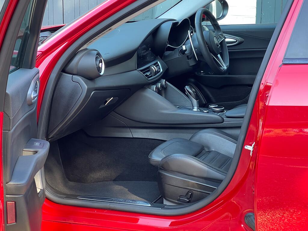 Alfa Romeo Giulia view 20