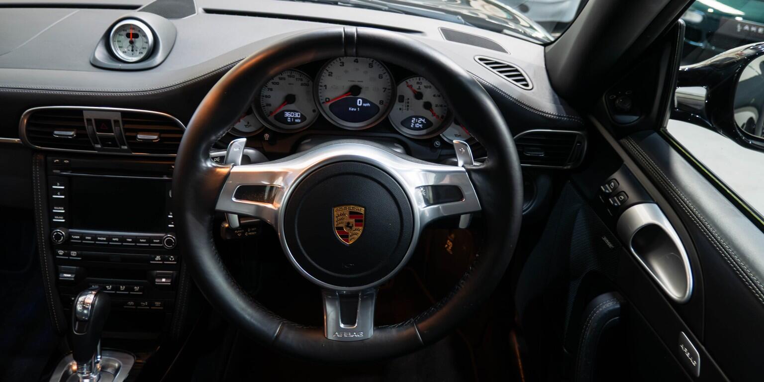 Porsche 911 view 22