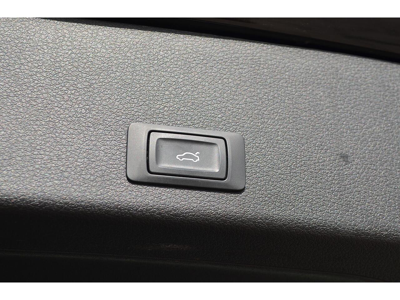 Audi E-Tron view 36