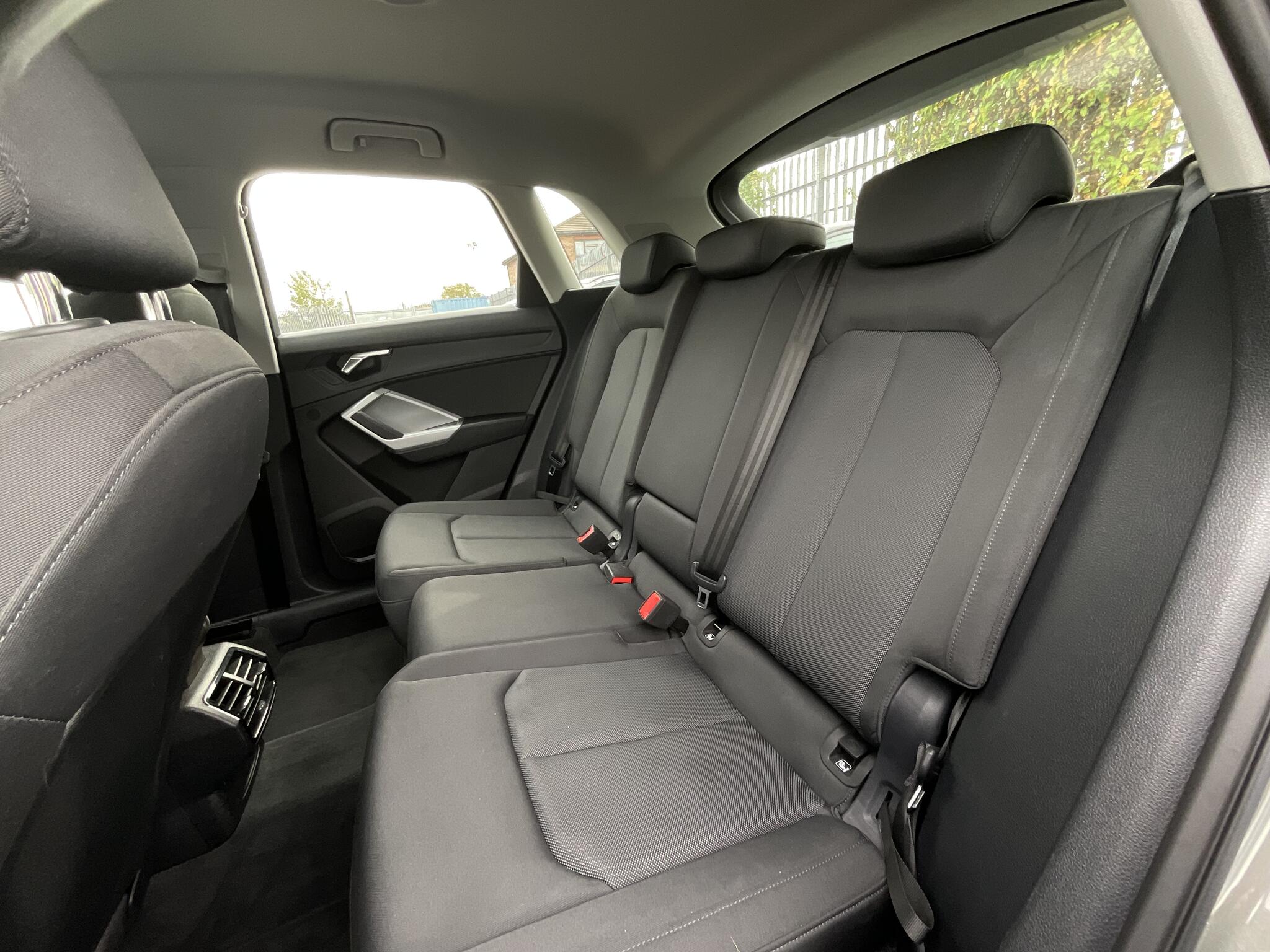 Audi Q3 view 14