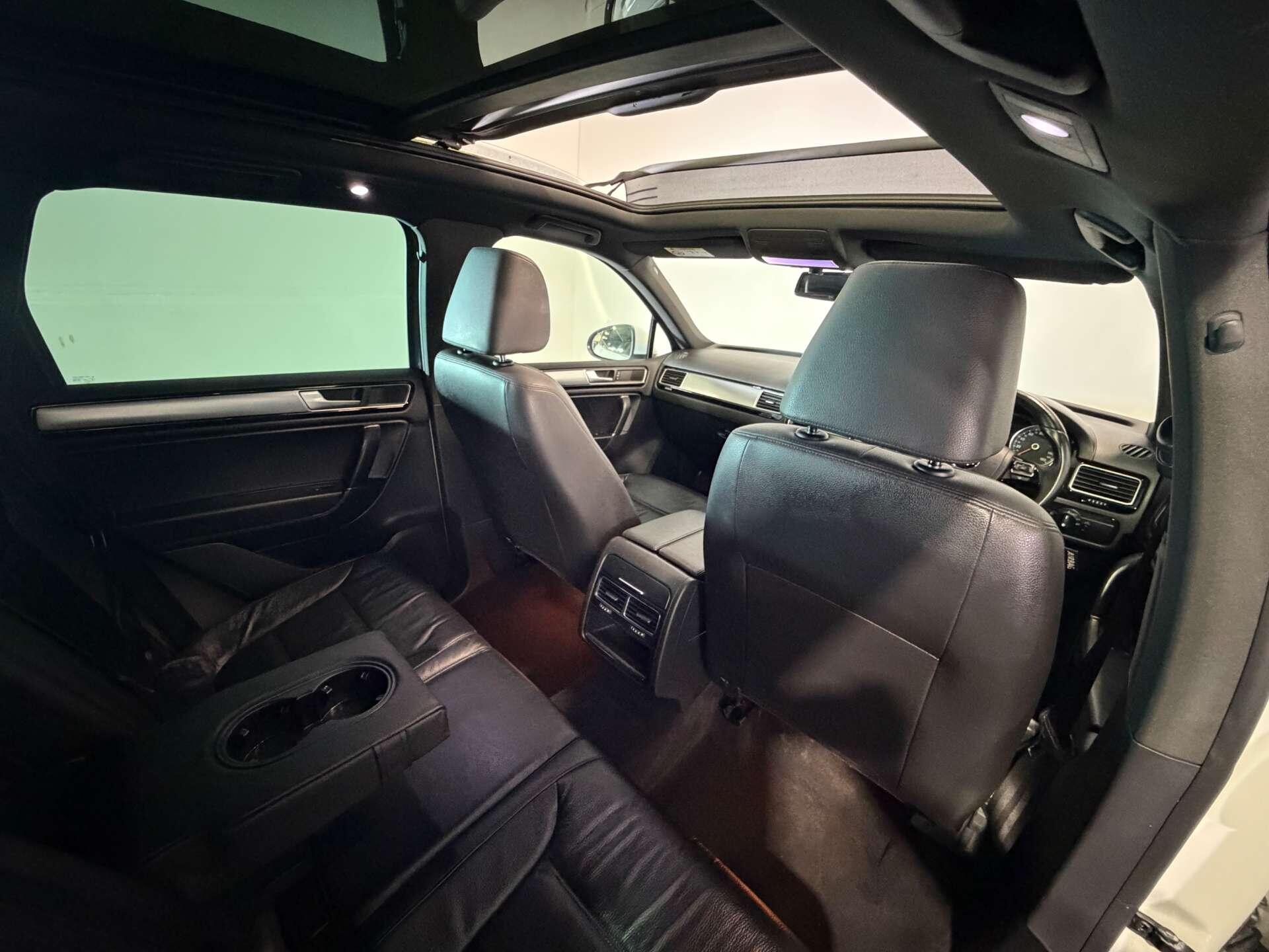 Volkswagen Touareg view 15