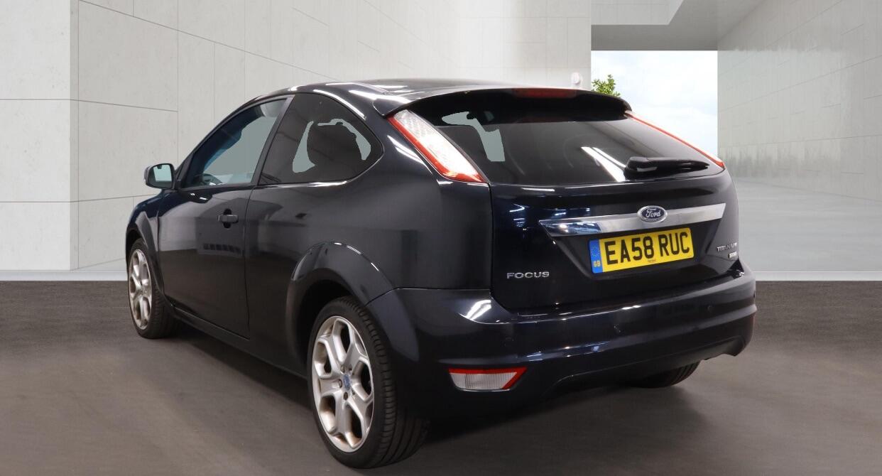 Ford Focus view 3