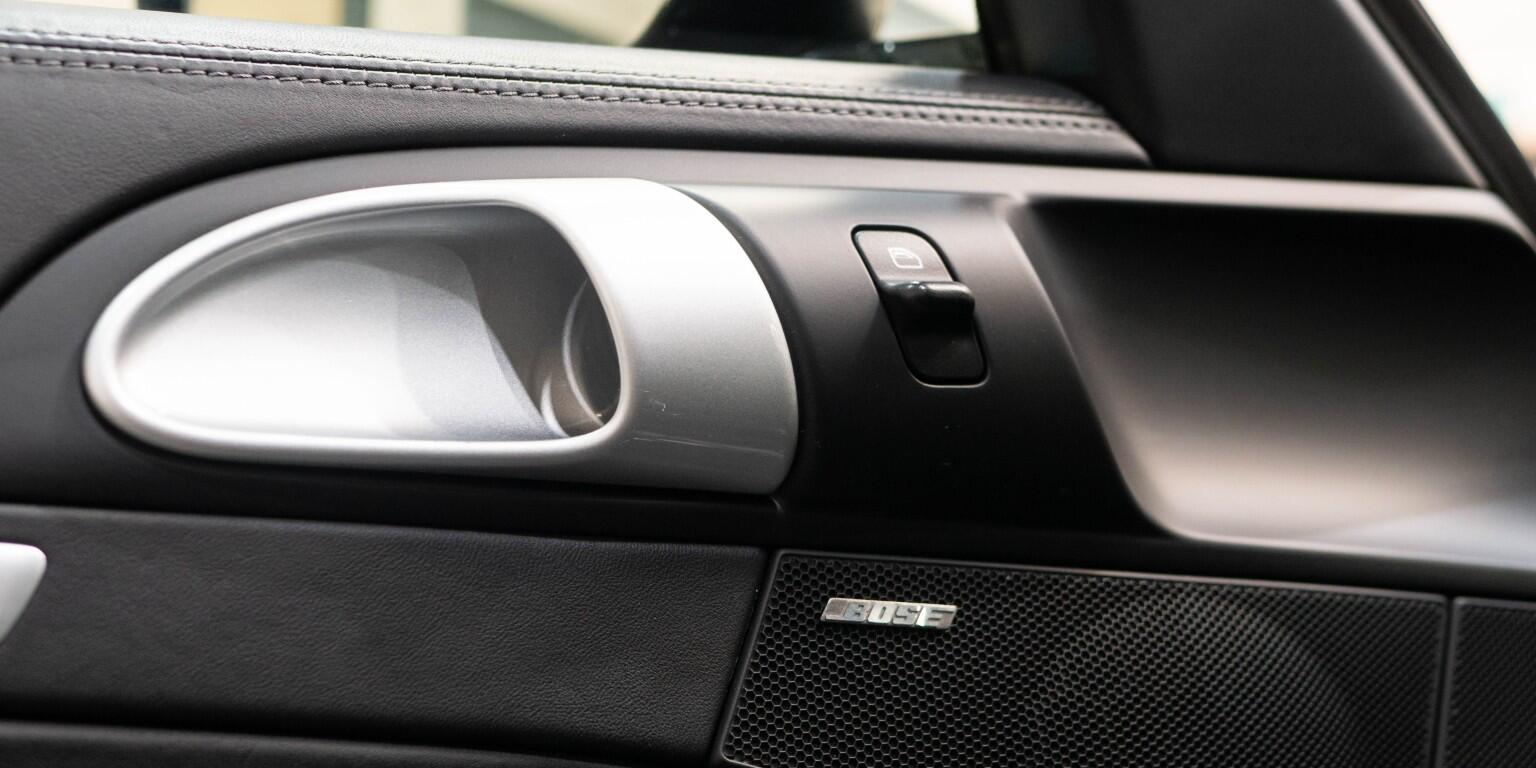 Porsche 911 view 32