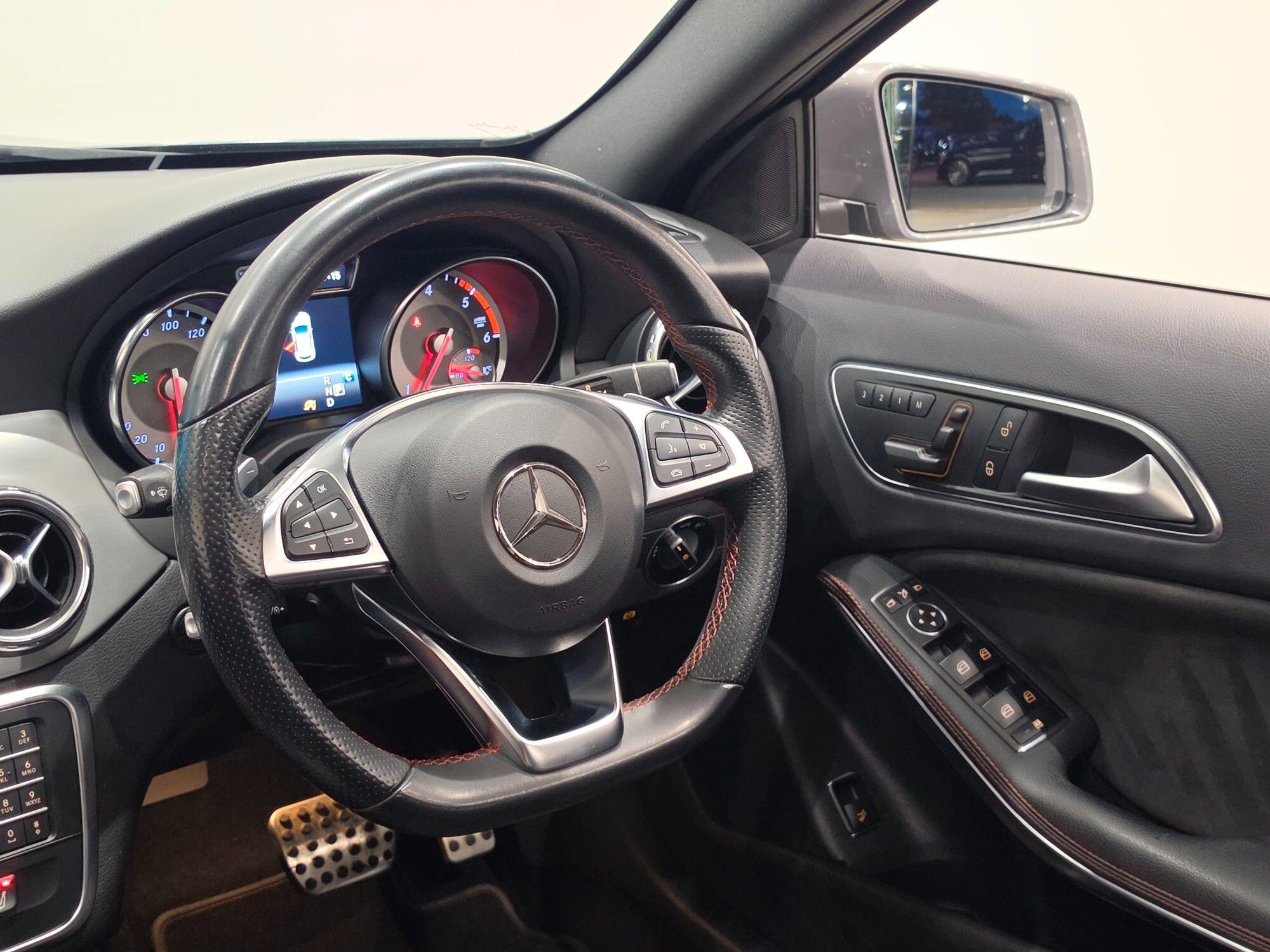 Mercedes-Benz GLA view 70