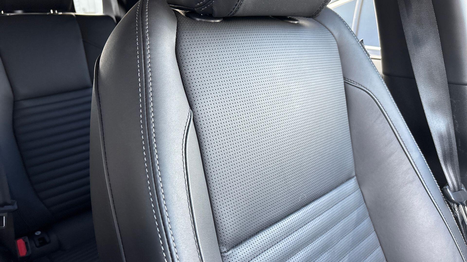 Land Rover Discovery Sport view 42