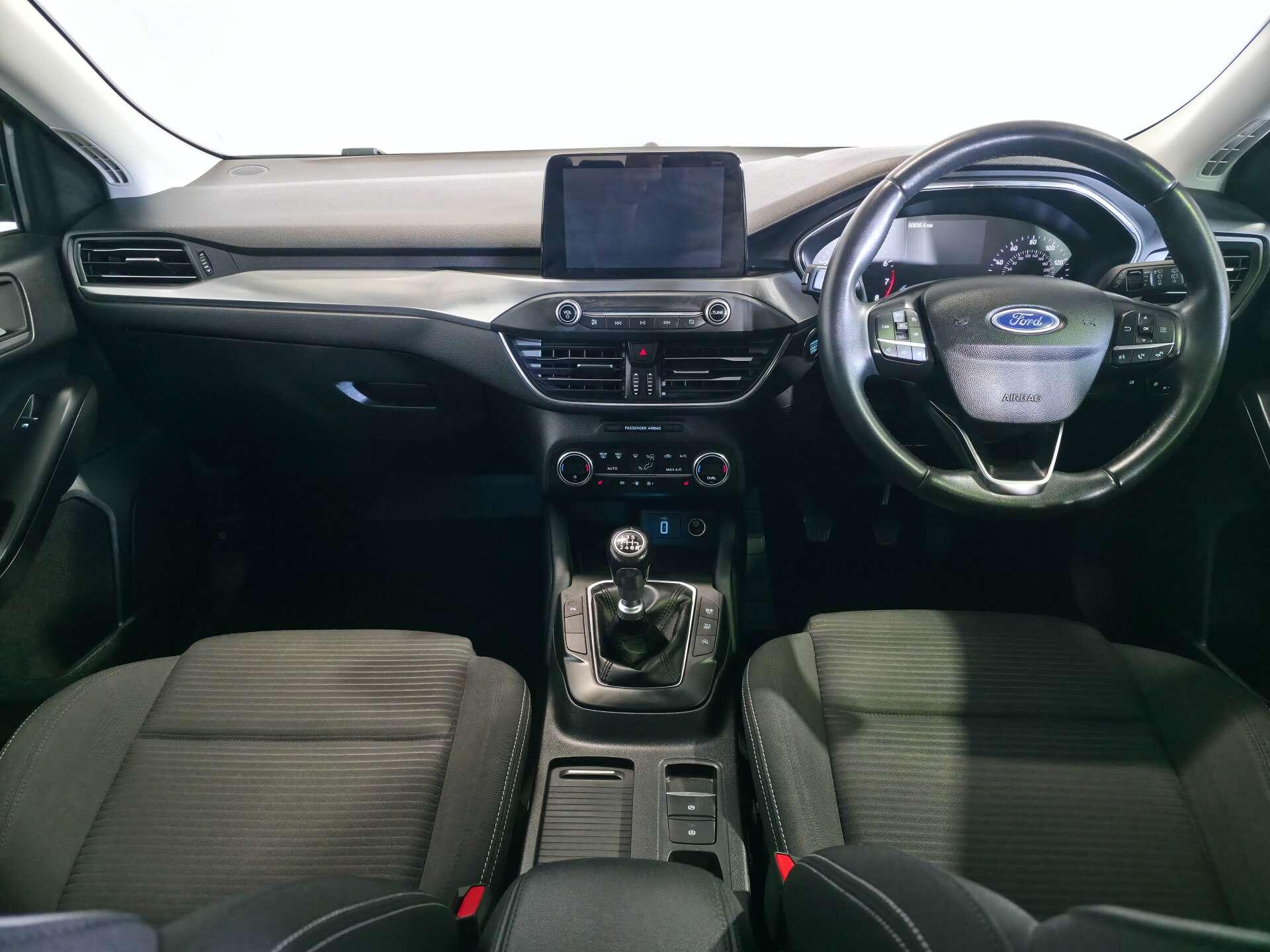 Ford Focus view 9